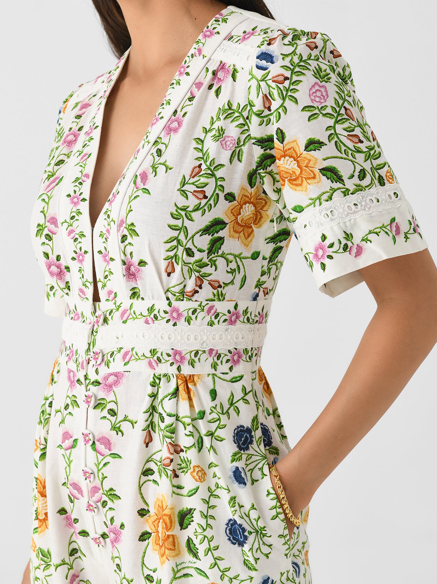 332952xFOLKFLORALOFFWHITE-alt3