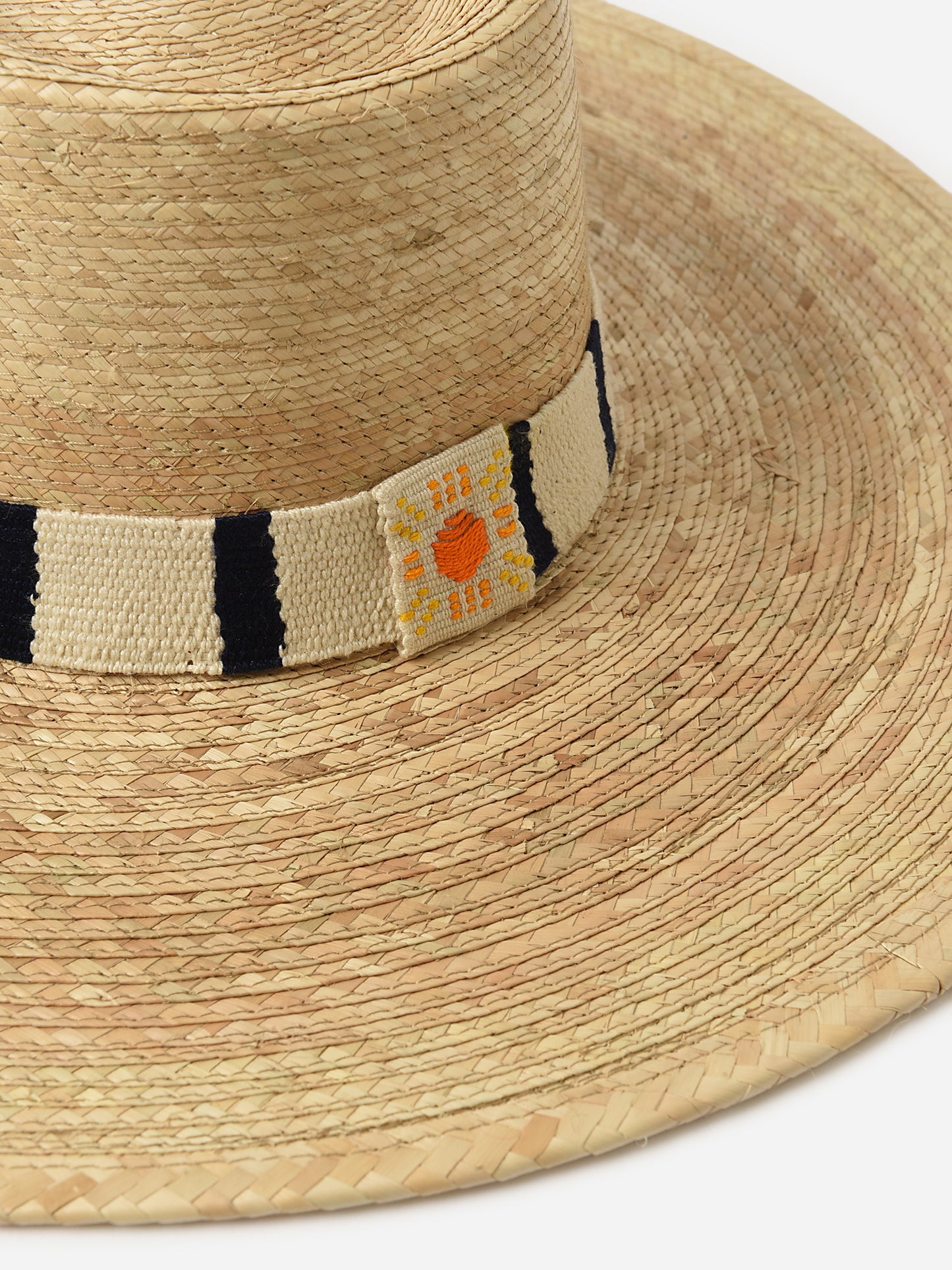 HAT-V-15xBLACKWHITE-alt3