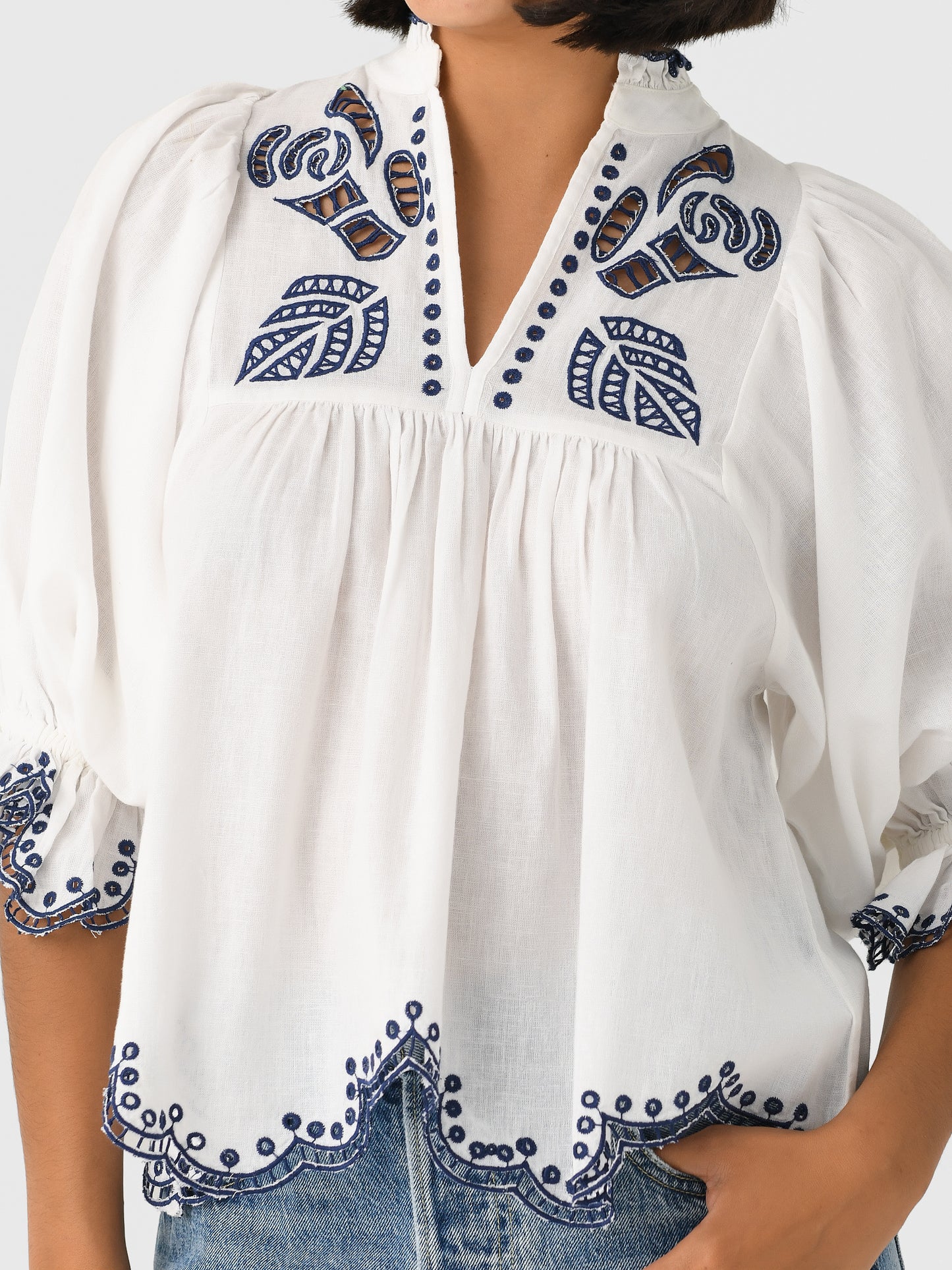 HNTxWHITEANDNAVY-alt4