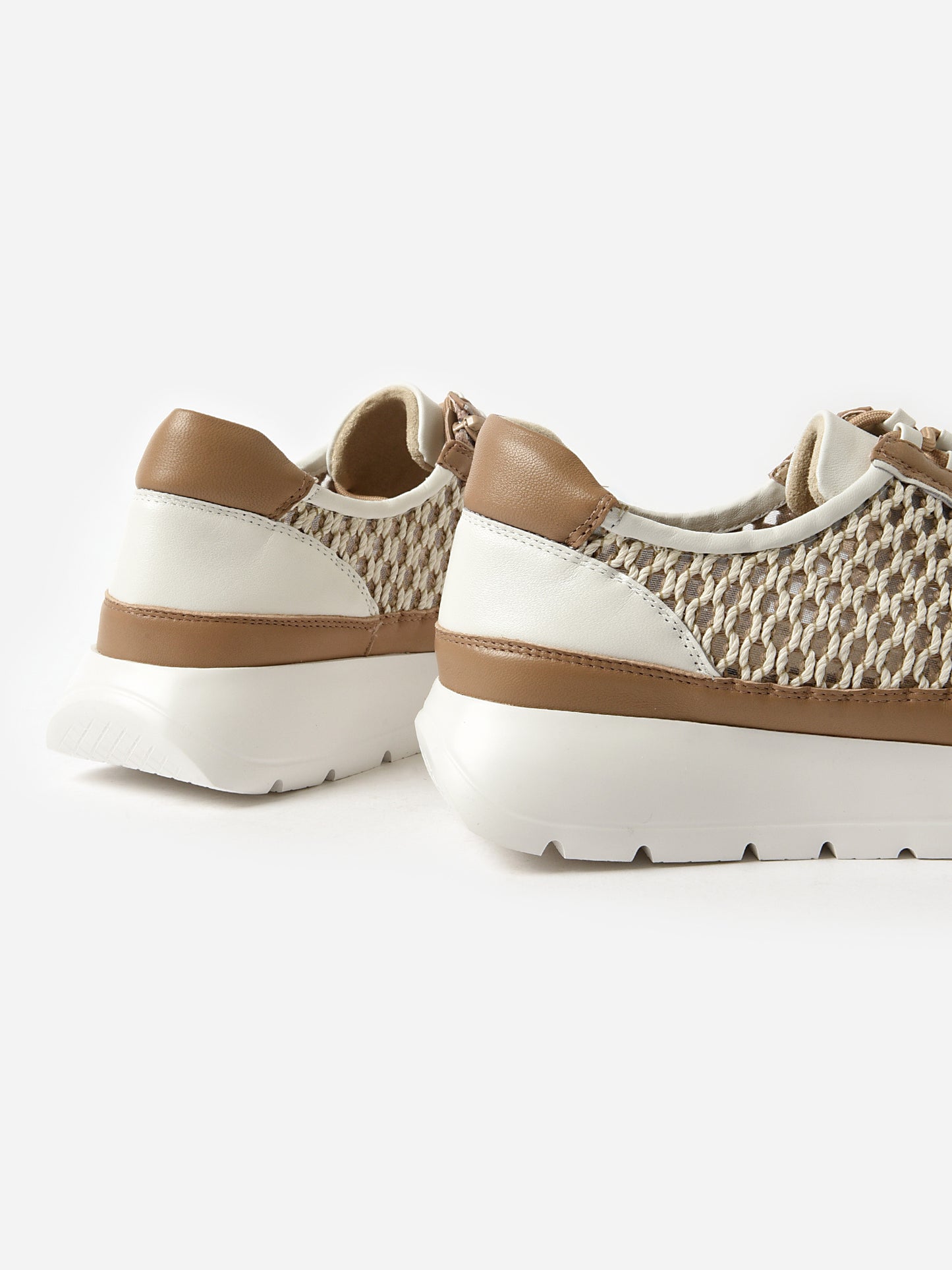 QUBIxBEIGEITESS-alt3