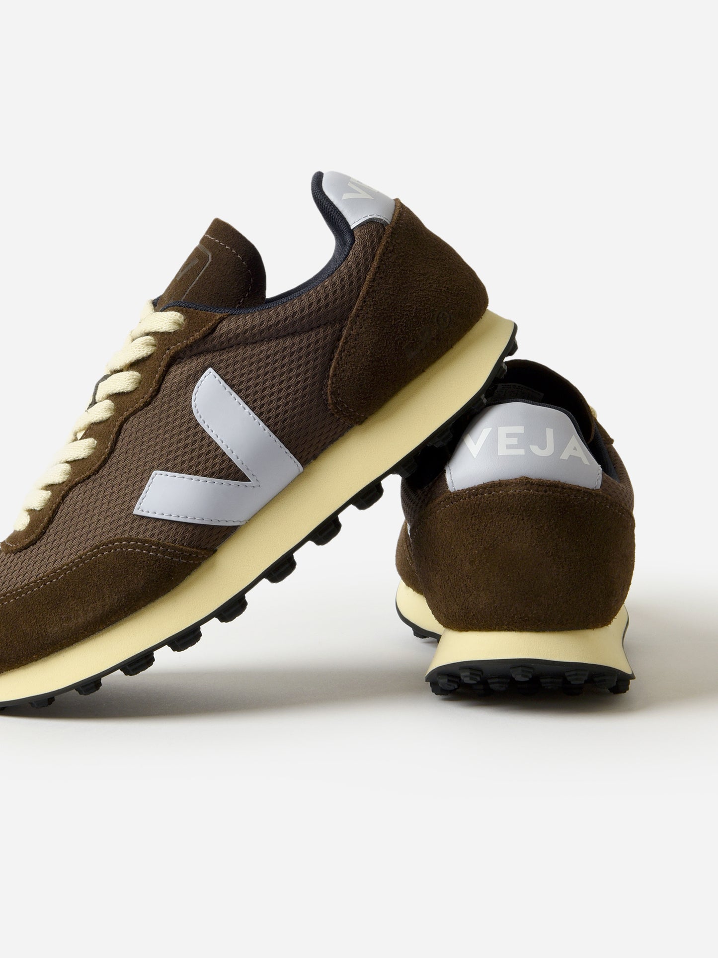 RB1803739xEAGLESWANS-alt3