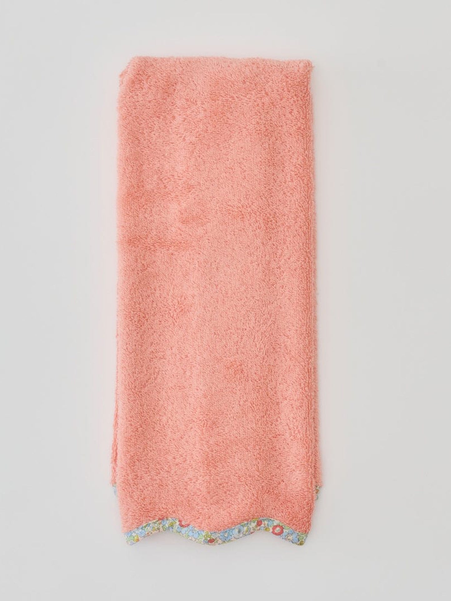 Weezie Scallop Golf Towel - Saint Bernard