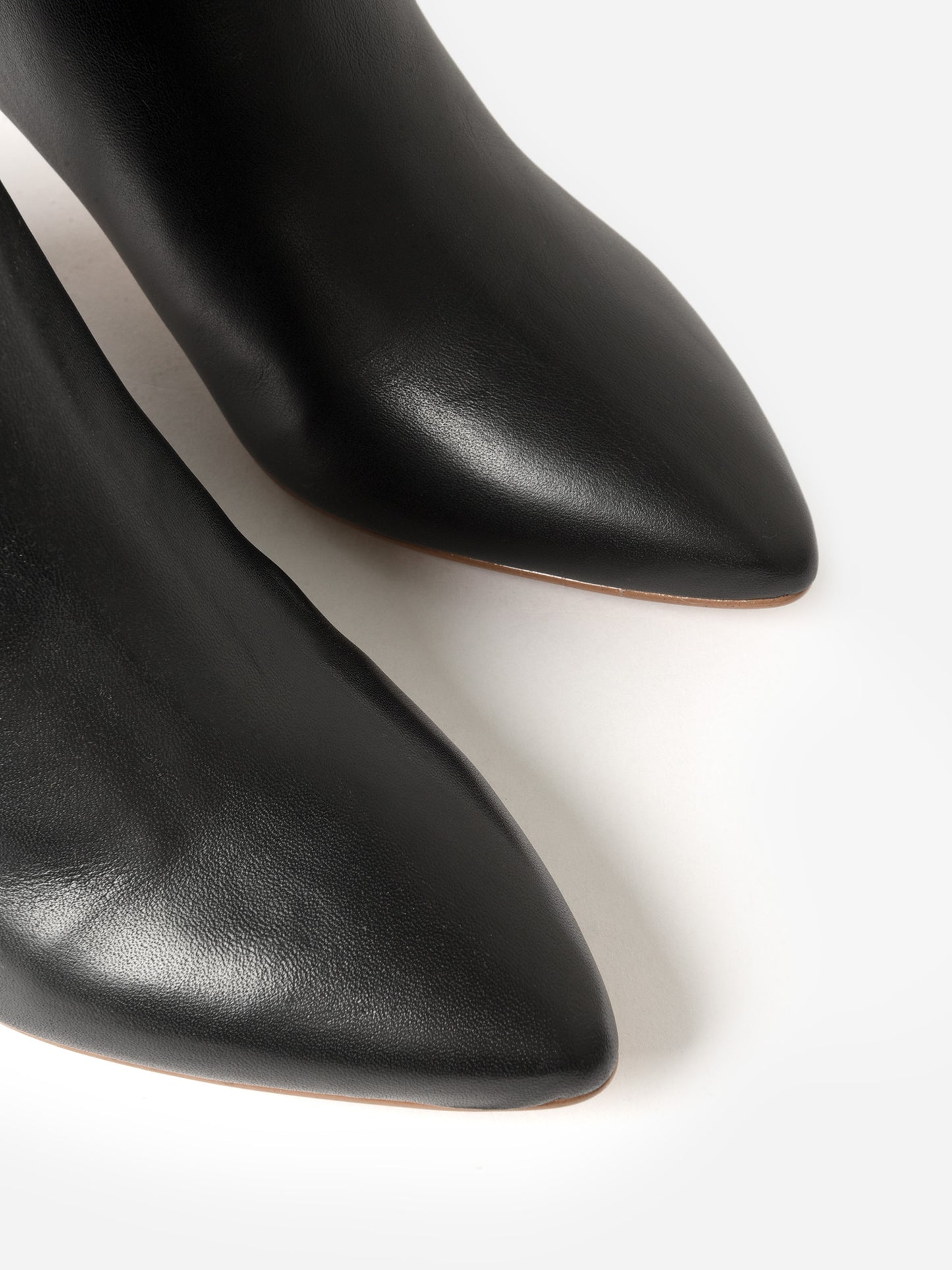 V006xJETBLACKLEATHER-alt3