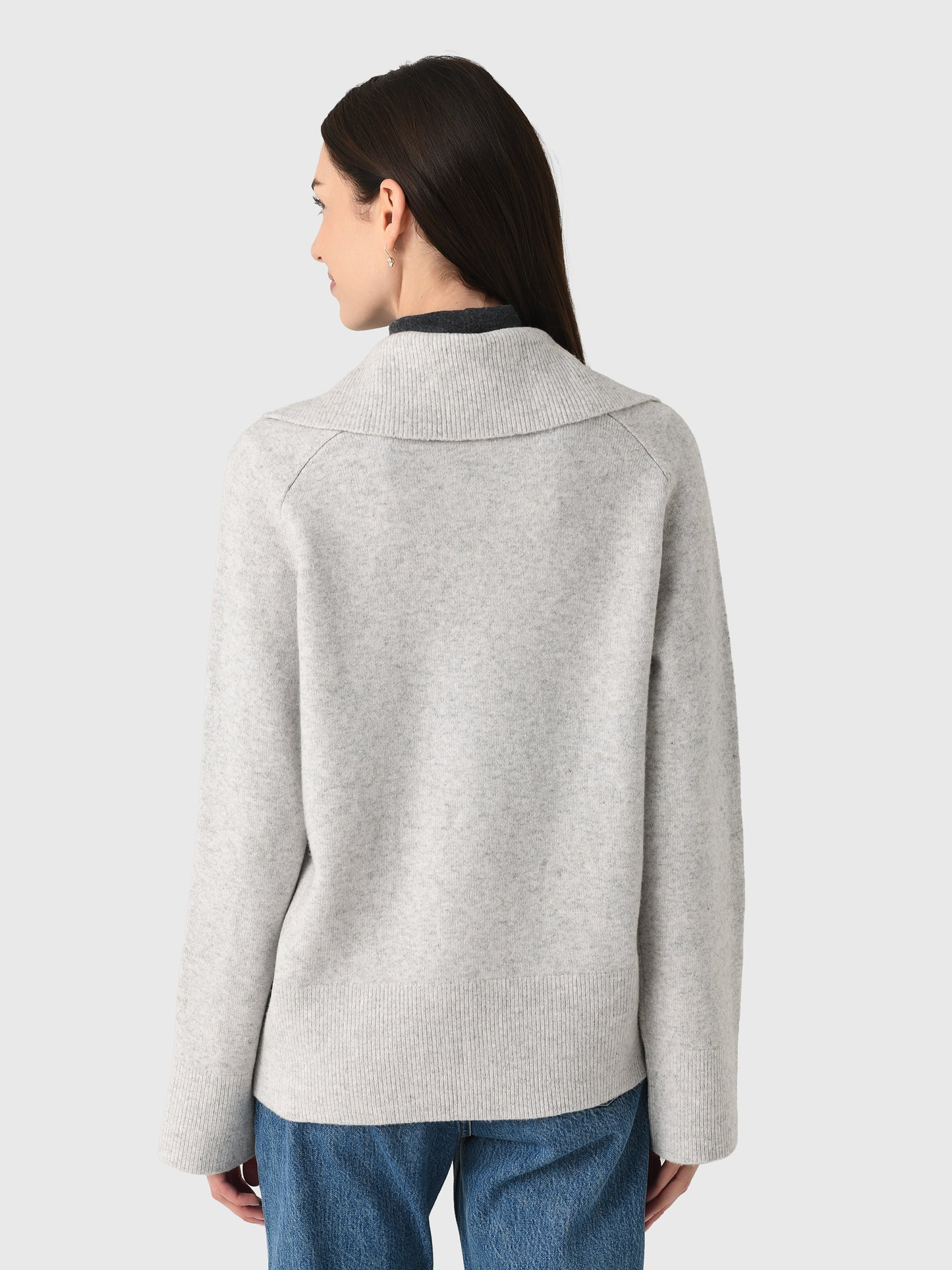 V167379835xPALEGREY-alt2