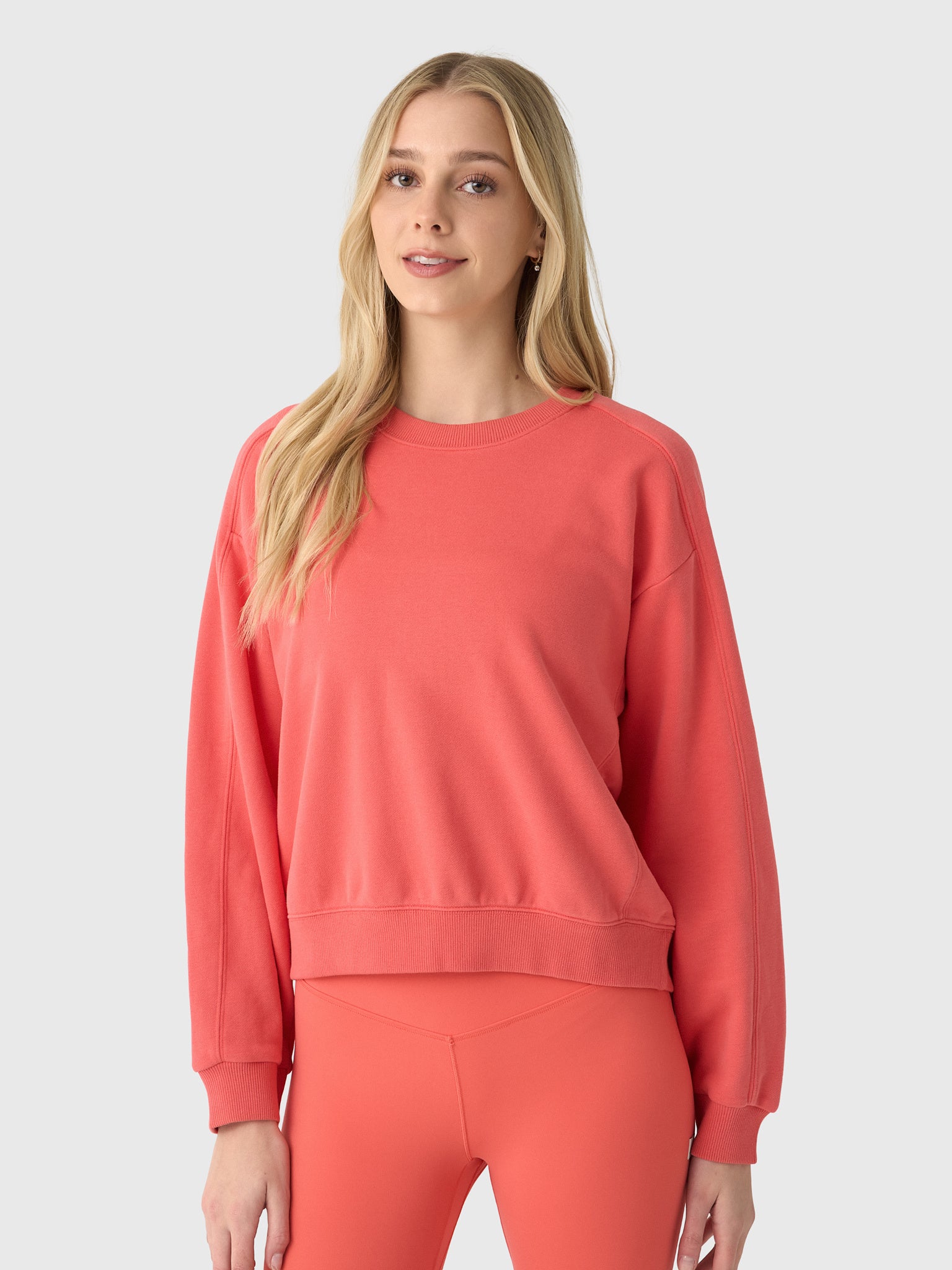 「スイートピー」 シーラ・オリナー Vuori Women's Sedona Seams Crew – Saint Bernard