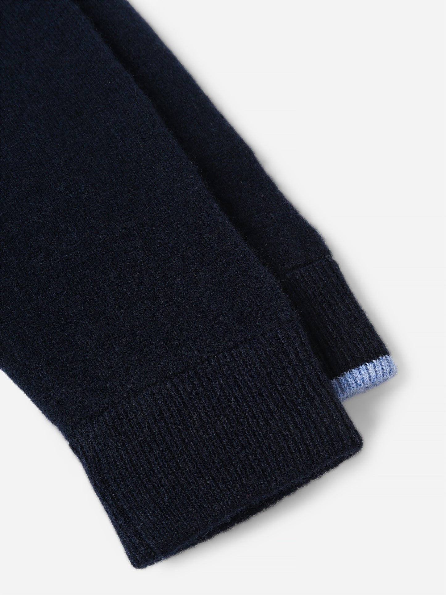 YFA23S46x417MALTESEBLUE-alt1