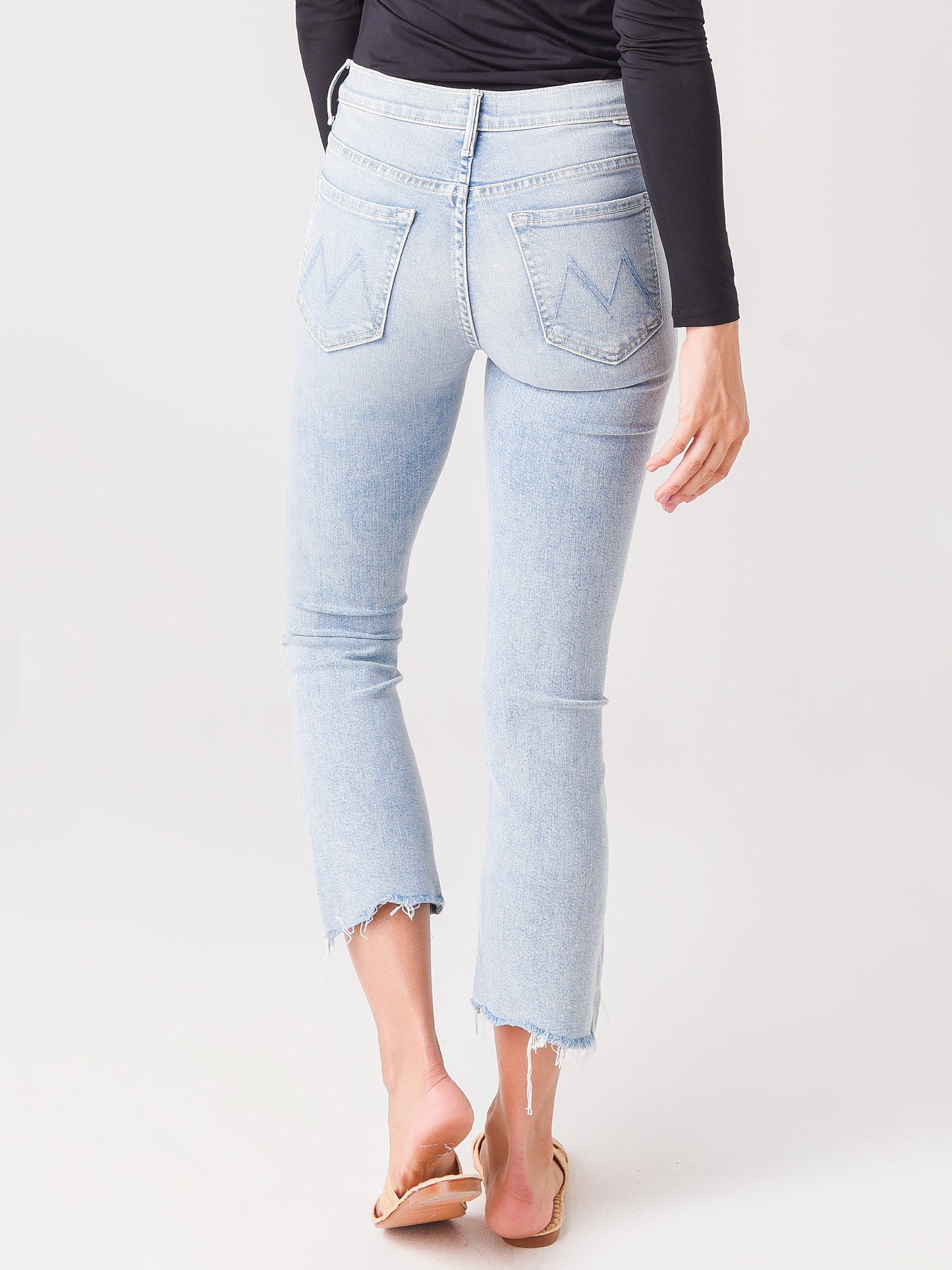 1417-470xDRINKINGBYTHEPOOL-alt3