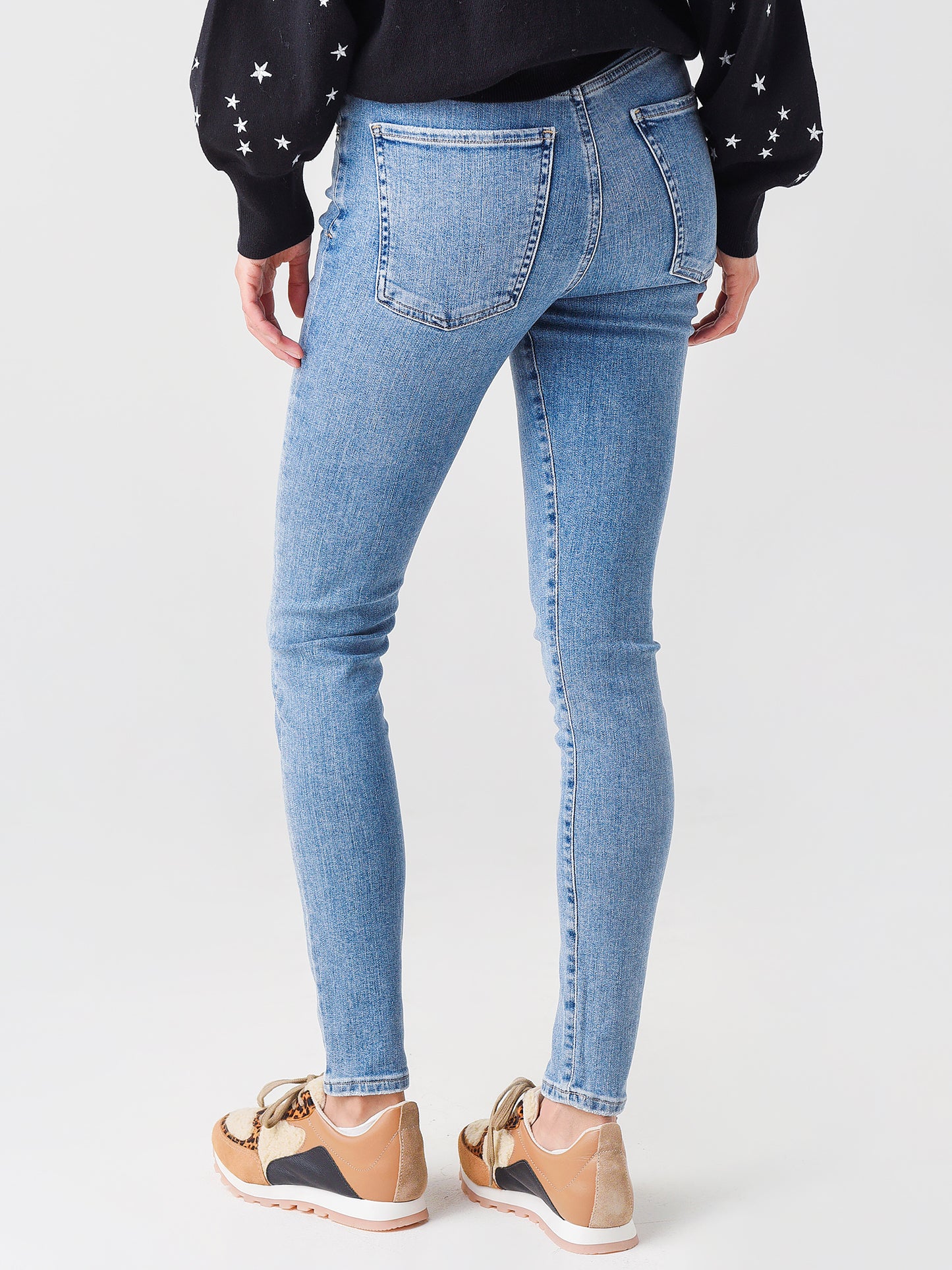 1611B-372xVIVANTMDVINTIND-alt3