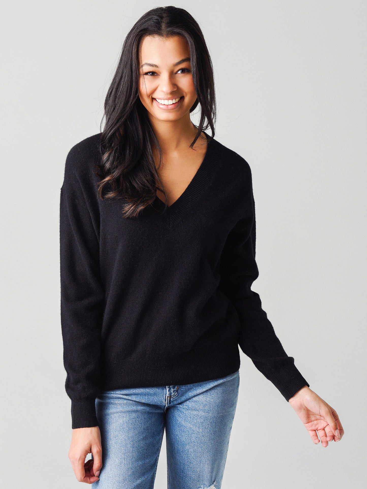 White + Warren Women's Cashmere Long Sleeve V-Neck Sweater - Saint Bernard