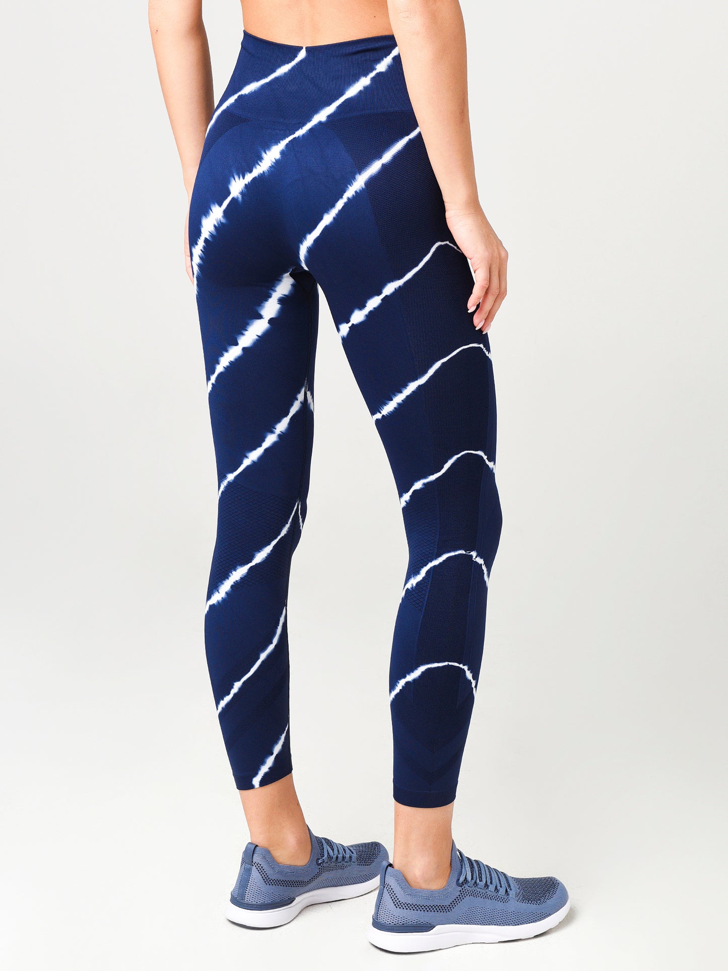 73686-409xTORYNAVYDIAGONALSHIBORI-alt2