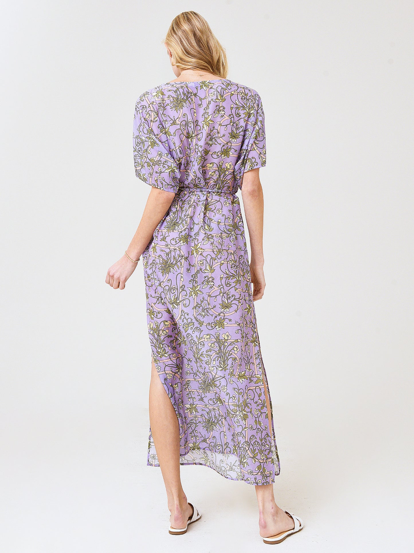 84549-502xLILACGARDENMEDALLION502-alt1