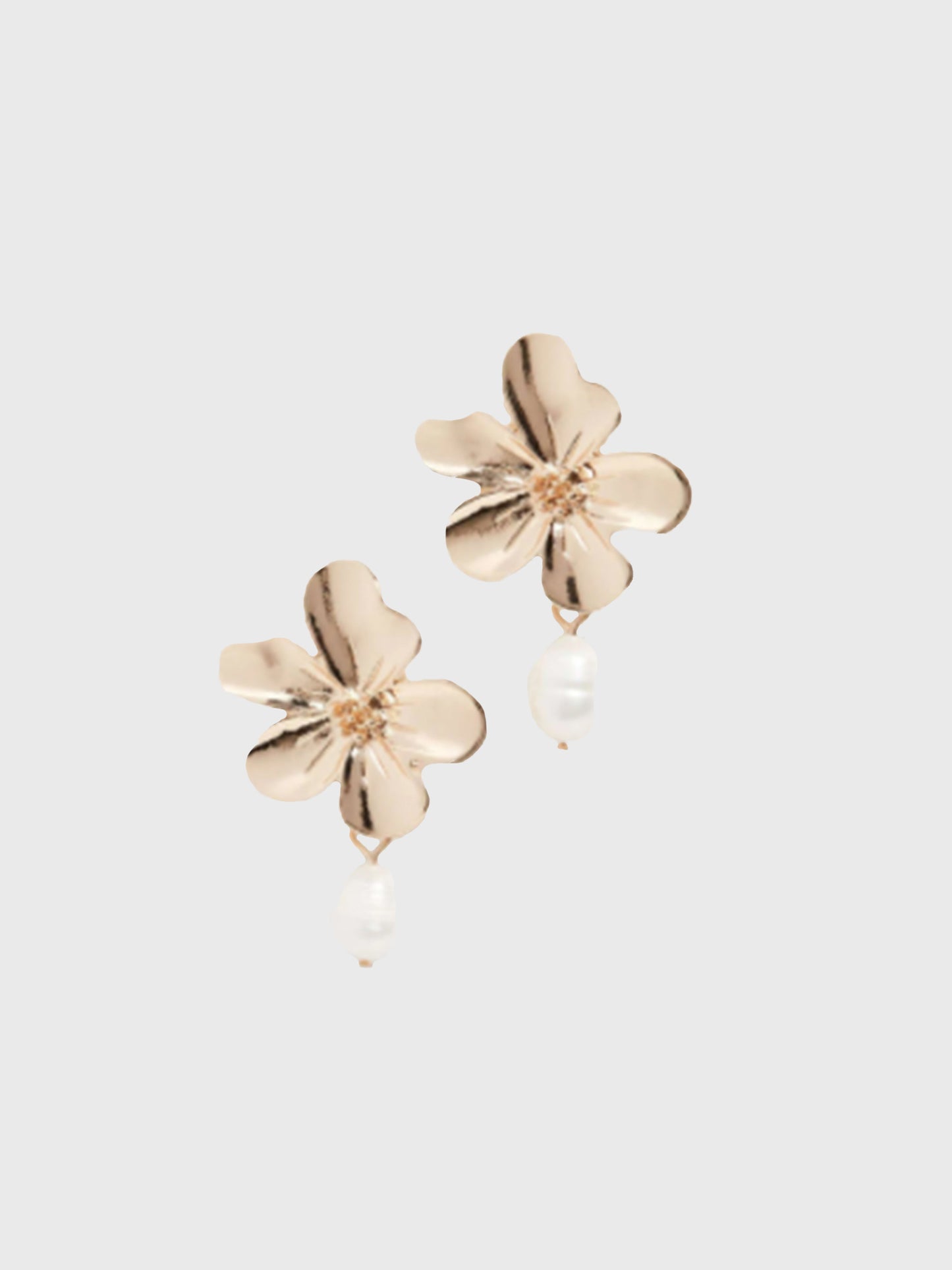 Shashi Fleur Pearl Earring - Saint Bernard