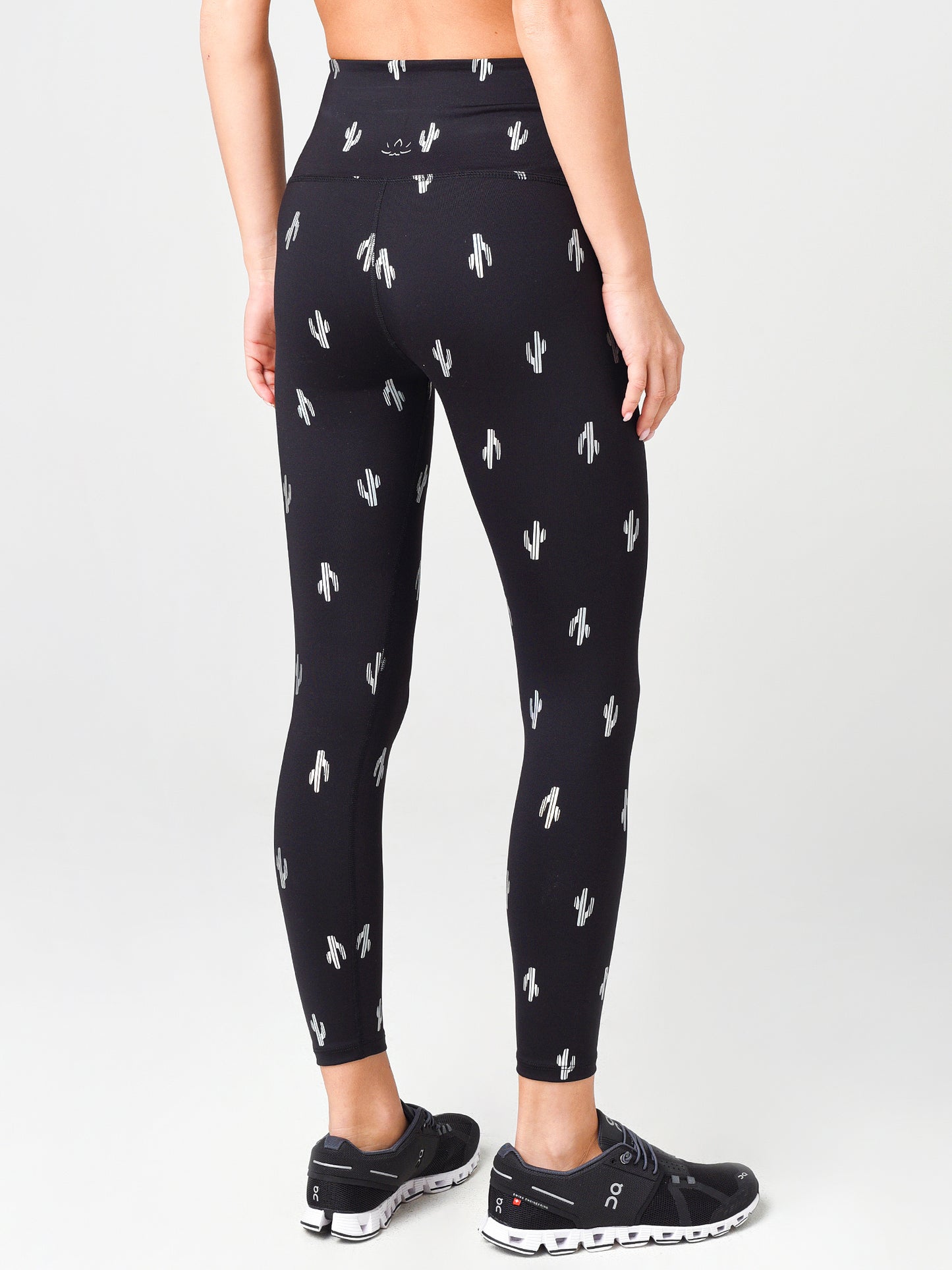 IR3243xBLACKSILVERDIZZYCACTUS-alt2