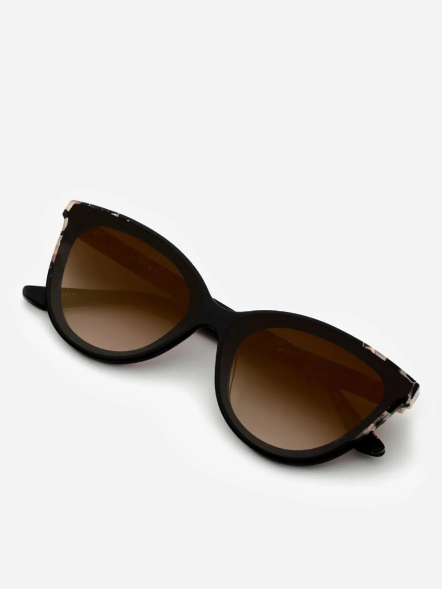 Krewe Monroe Nylon Sunglasses – Saint Bernard display picture 1