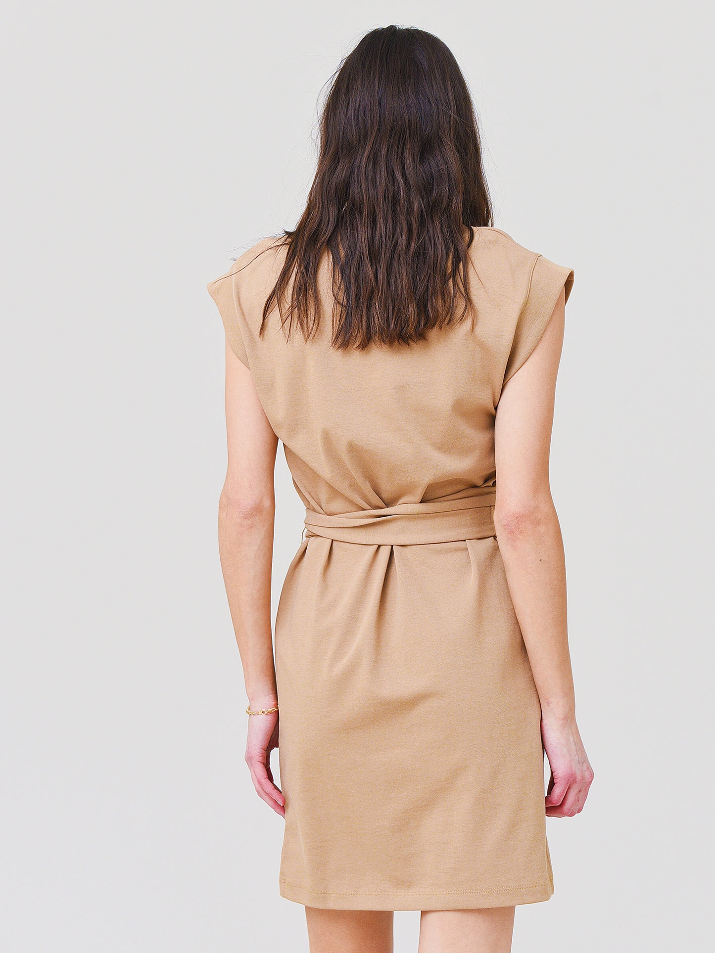 V819083929xALMOND-alt1