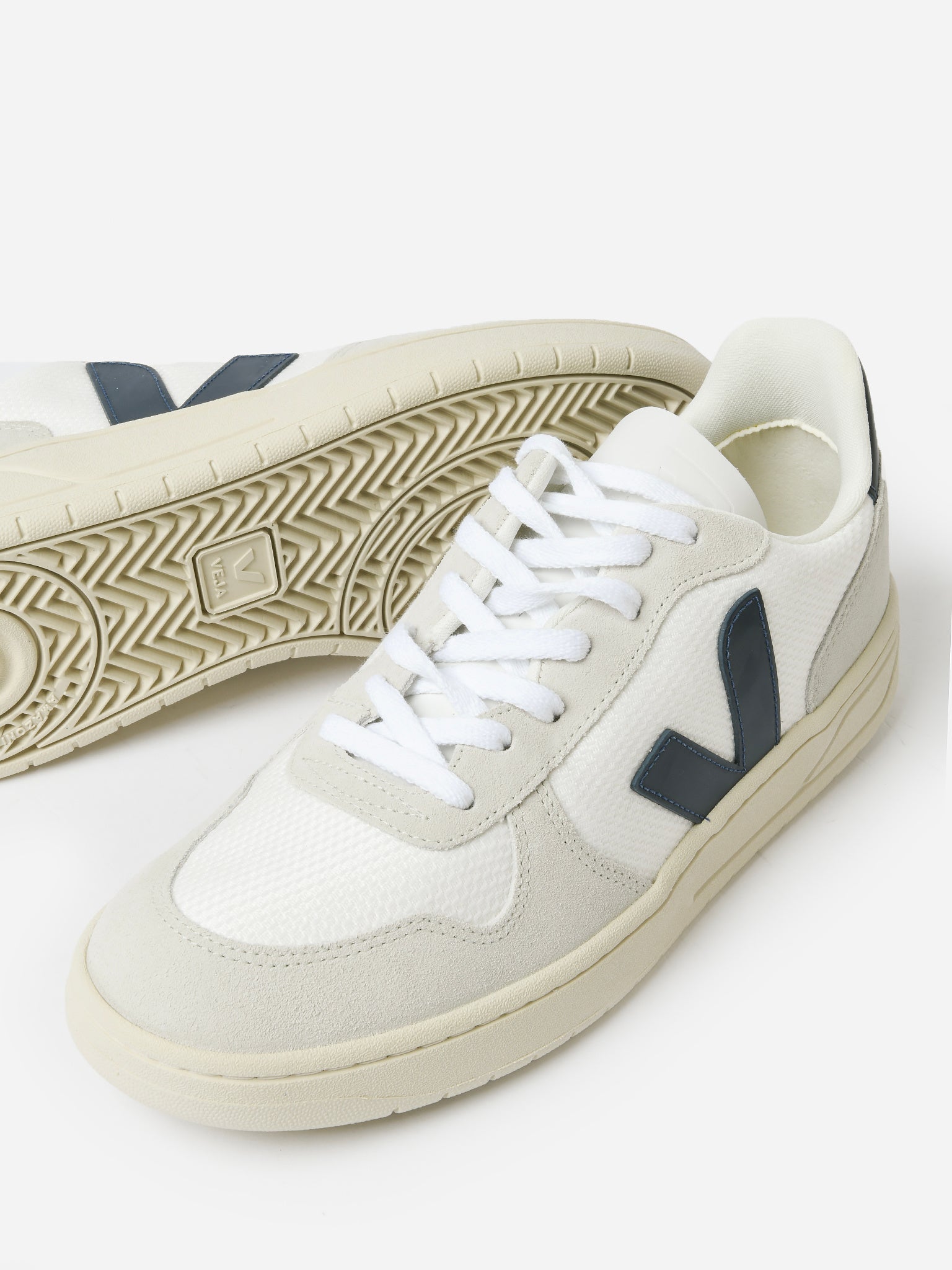 V10 Veja Shoes VEJA Men's V-10 B-Mesh Sneaker Saint Bernard