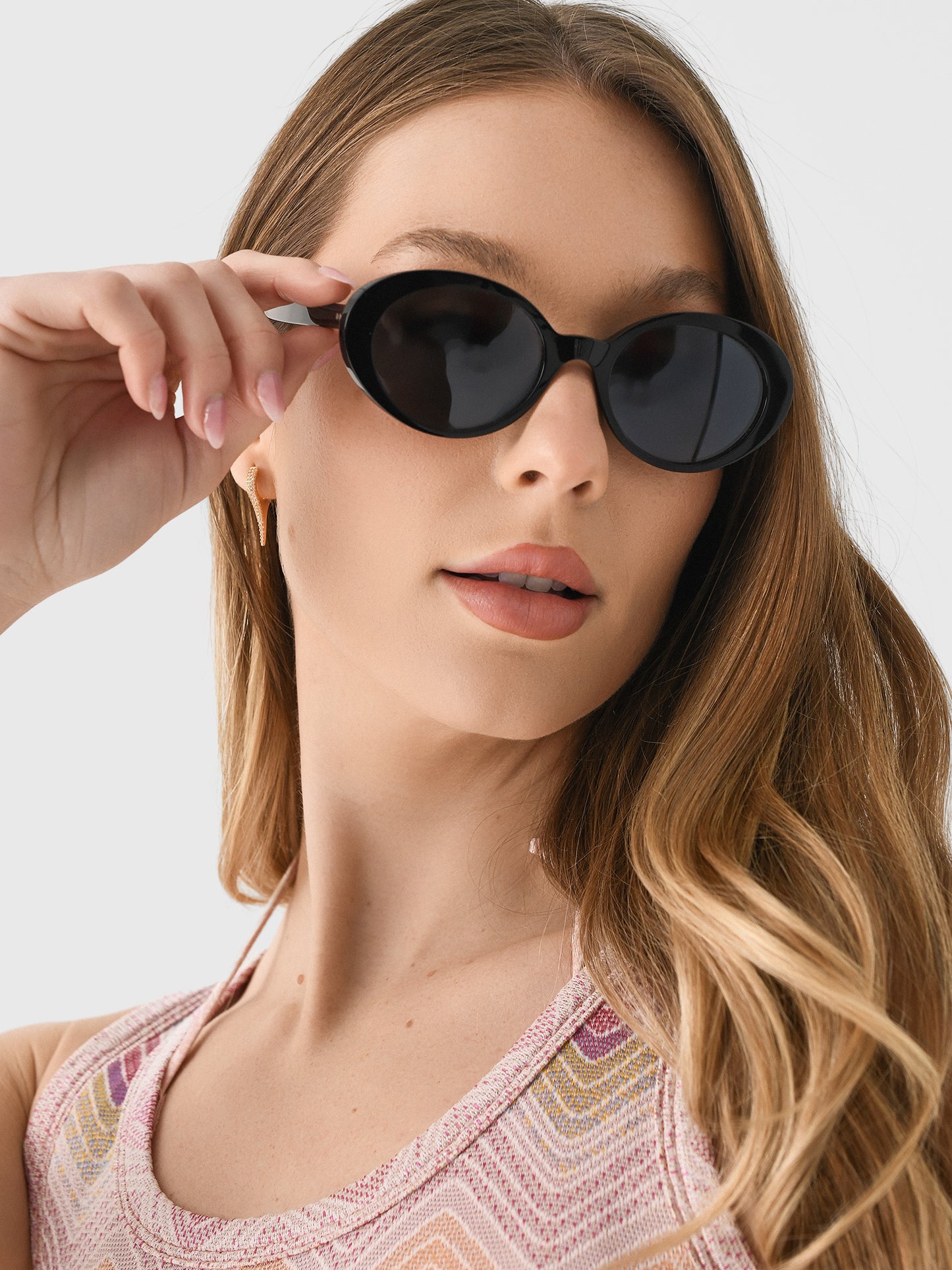 0OV5565SUxBLACKCARBONGREY-alt1