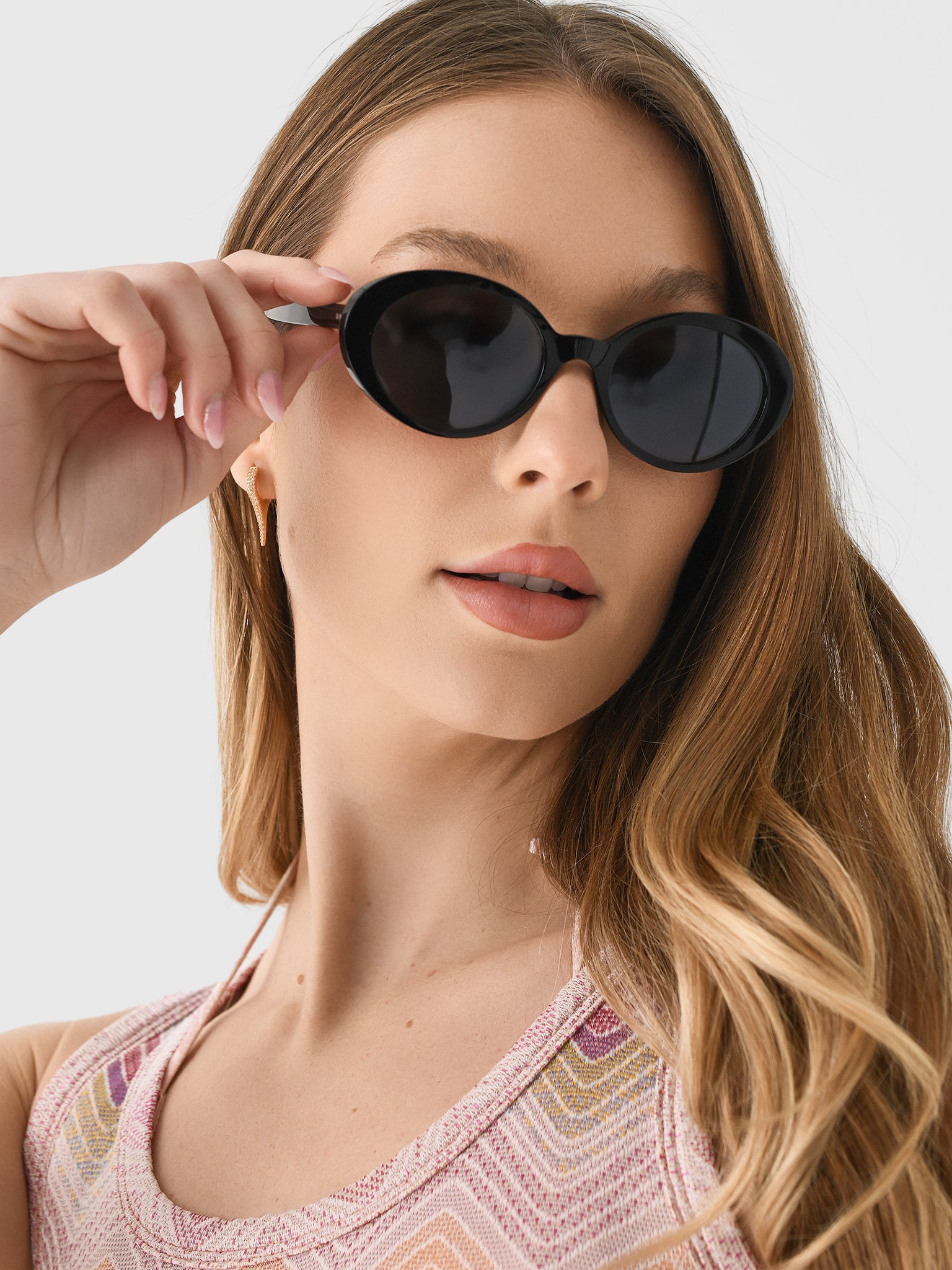 0OV5565SUxBLACKCARBONGREY-alt1