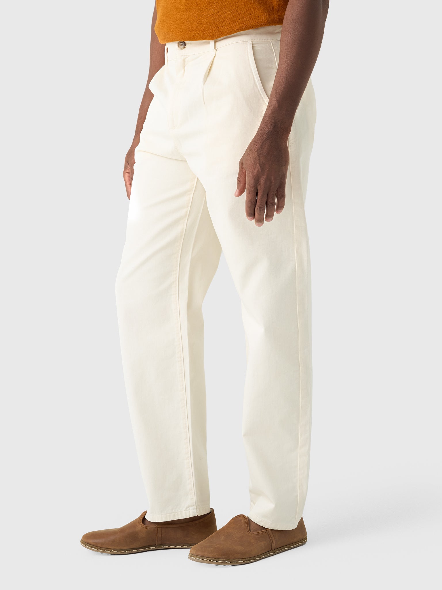 Les Deux Men's Romeo Pleated Chino Pant - Saint Bernard