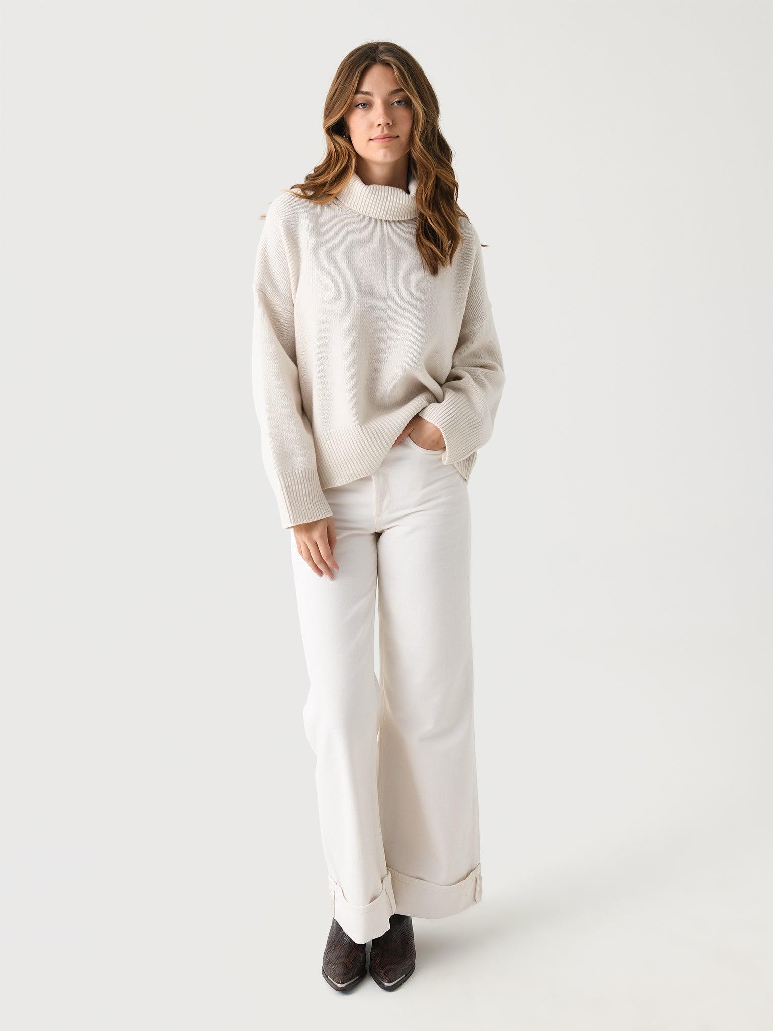 10052-24144xCALMWHITE-alt2