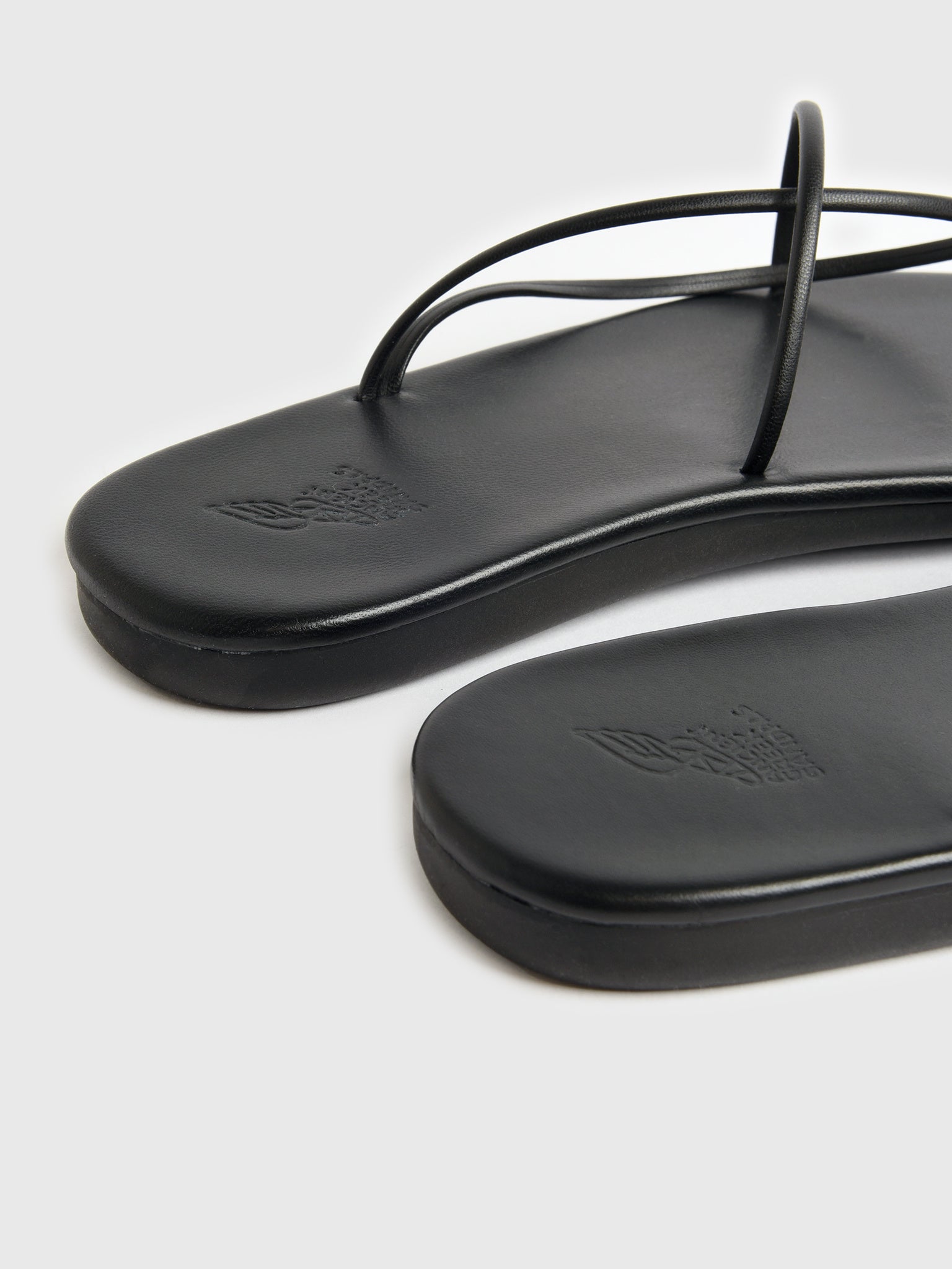 10326_1047xBLACK-alt4