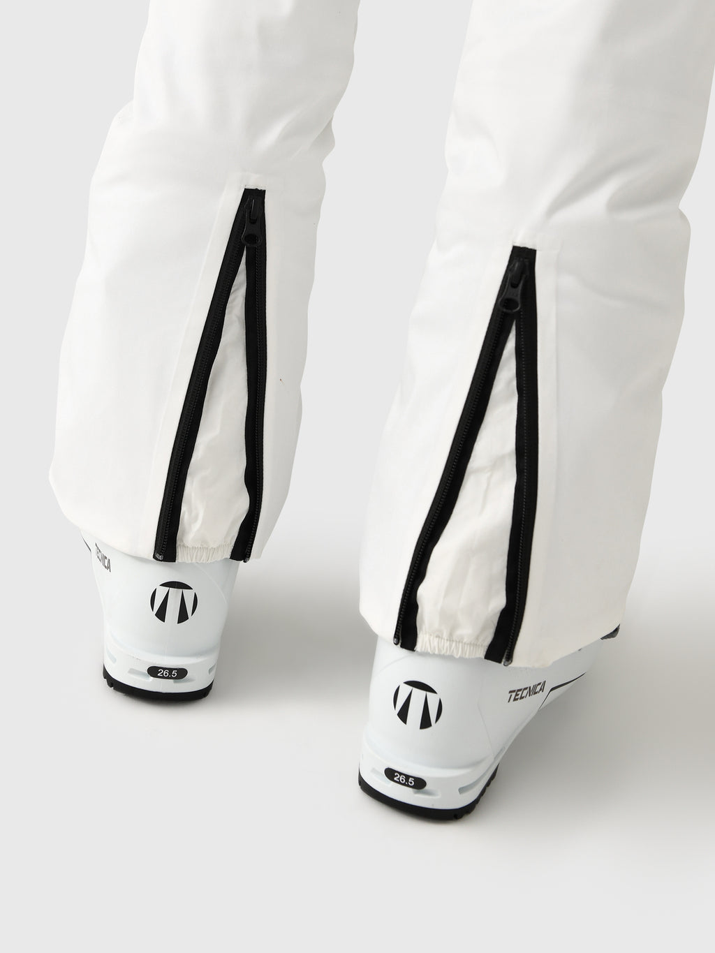 1459-7491x732OFFWHITE-alt5