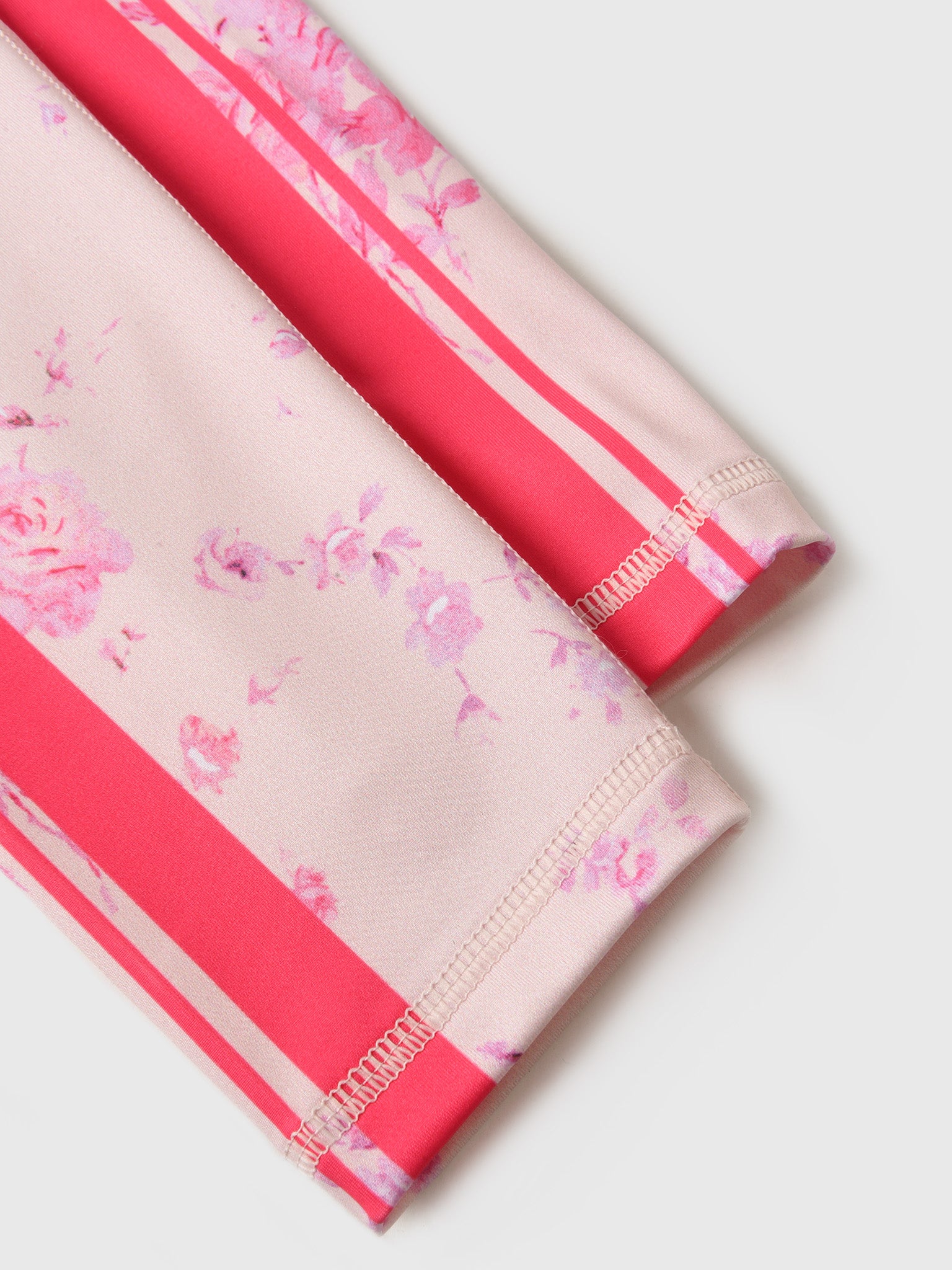 15587541xMAGENTAGLOW-alt2