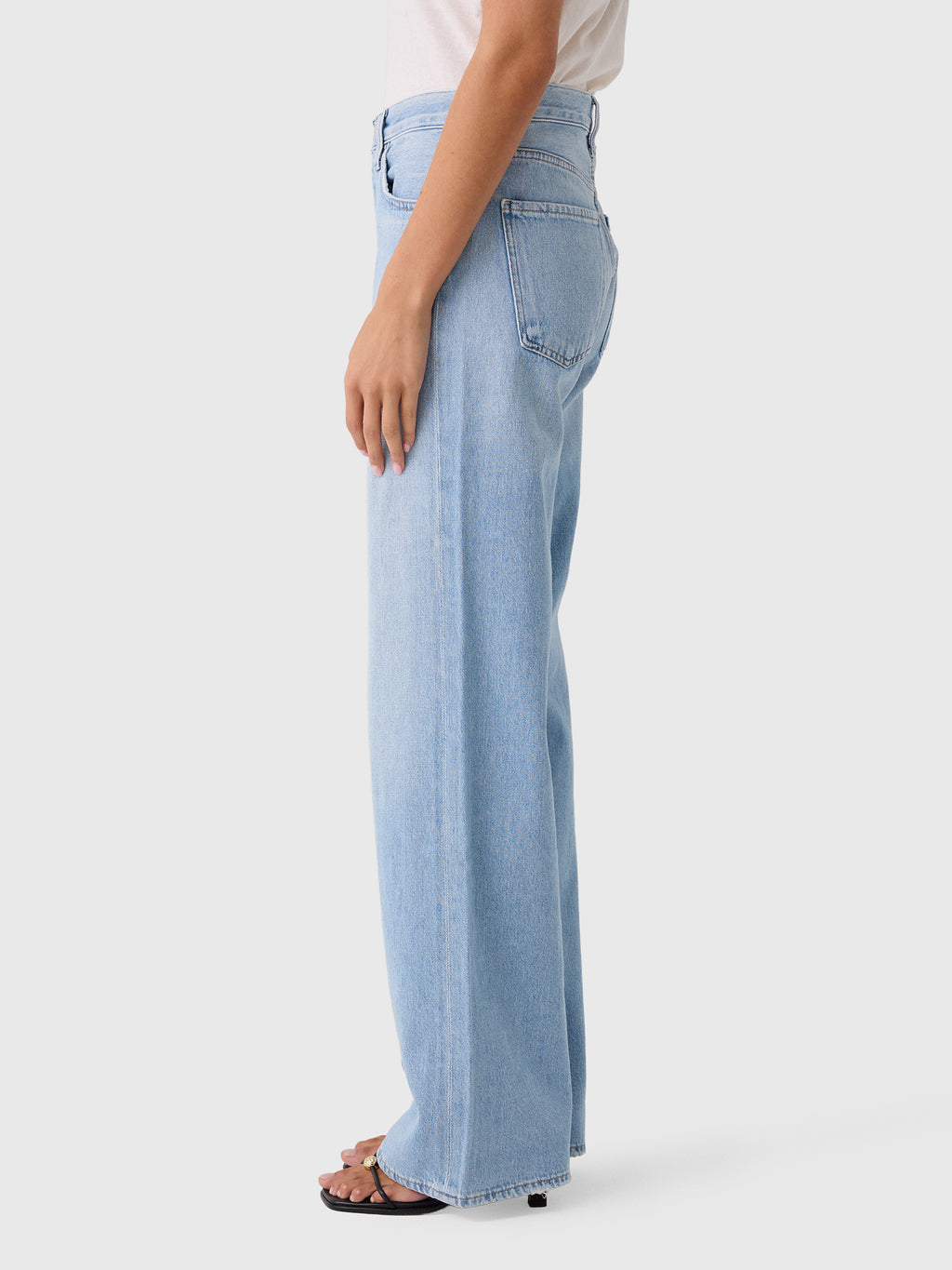 Citizens Of Humanity Women's Annina Straight Leg 33" Jean - Saint Bernard