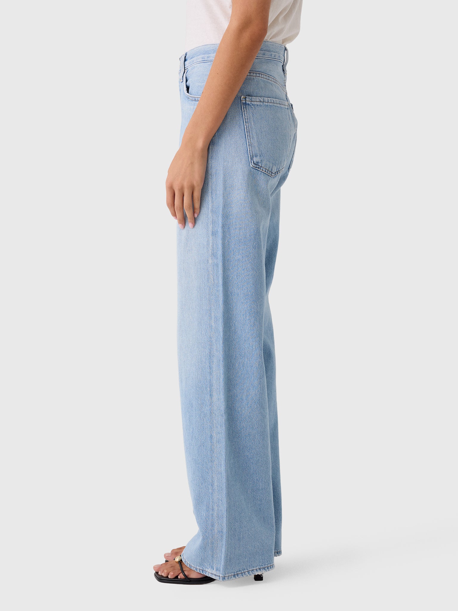Citizens Of Humanity Women's Annina Straight Leg 33" Jean - Saint Bernard