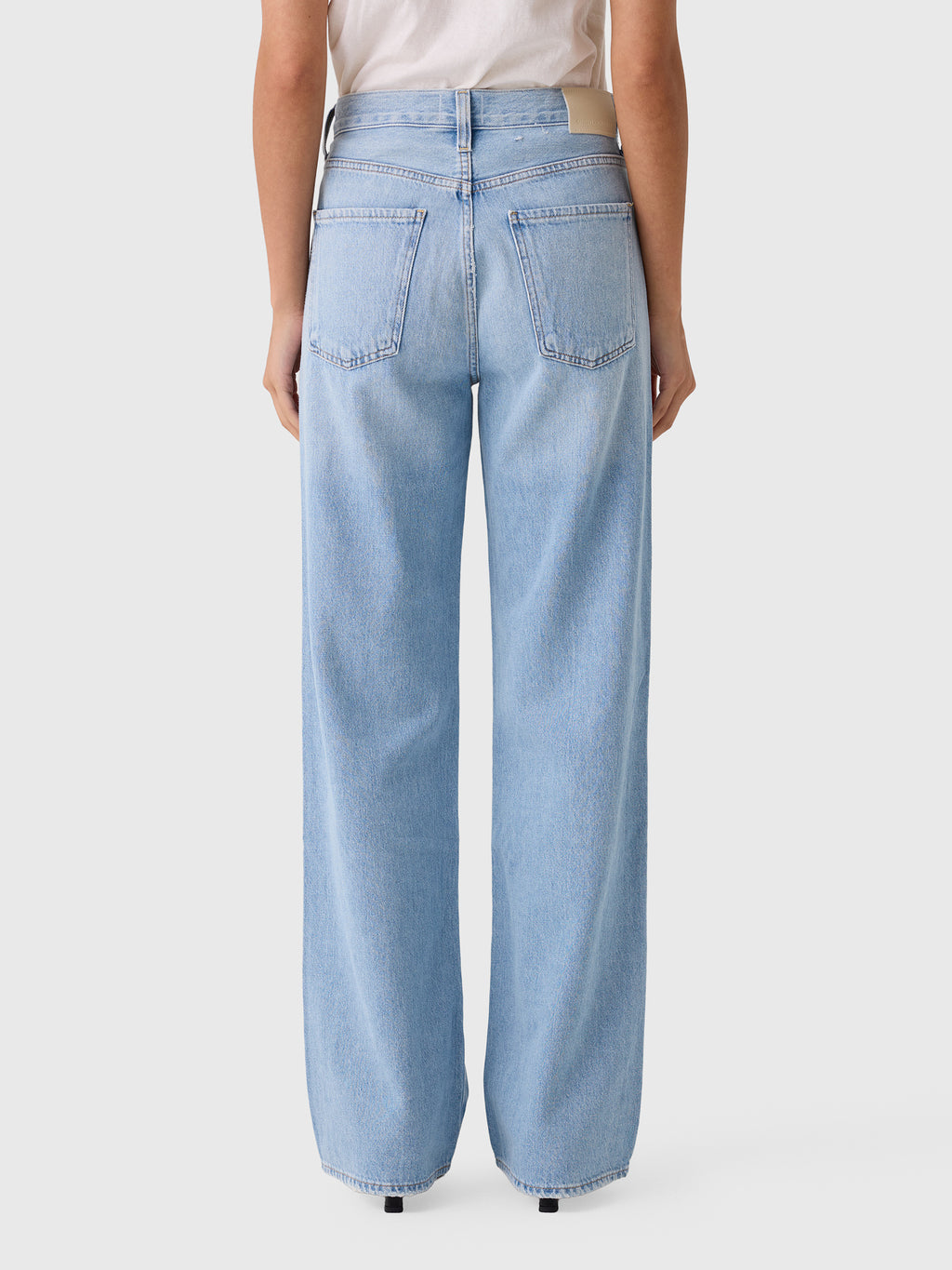 Citizens Of Humanity Women's Annina Straight Leg 33" Jean - Saint Bernard