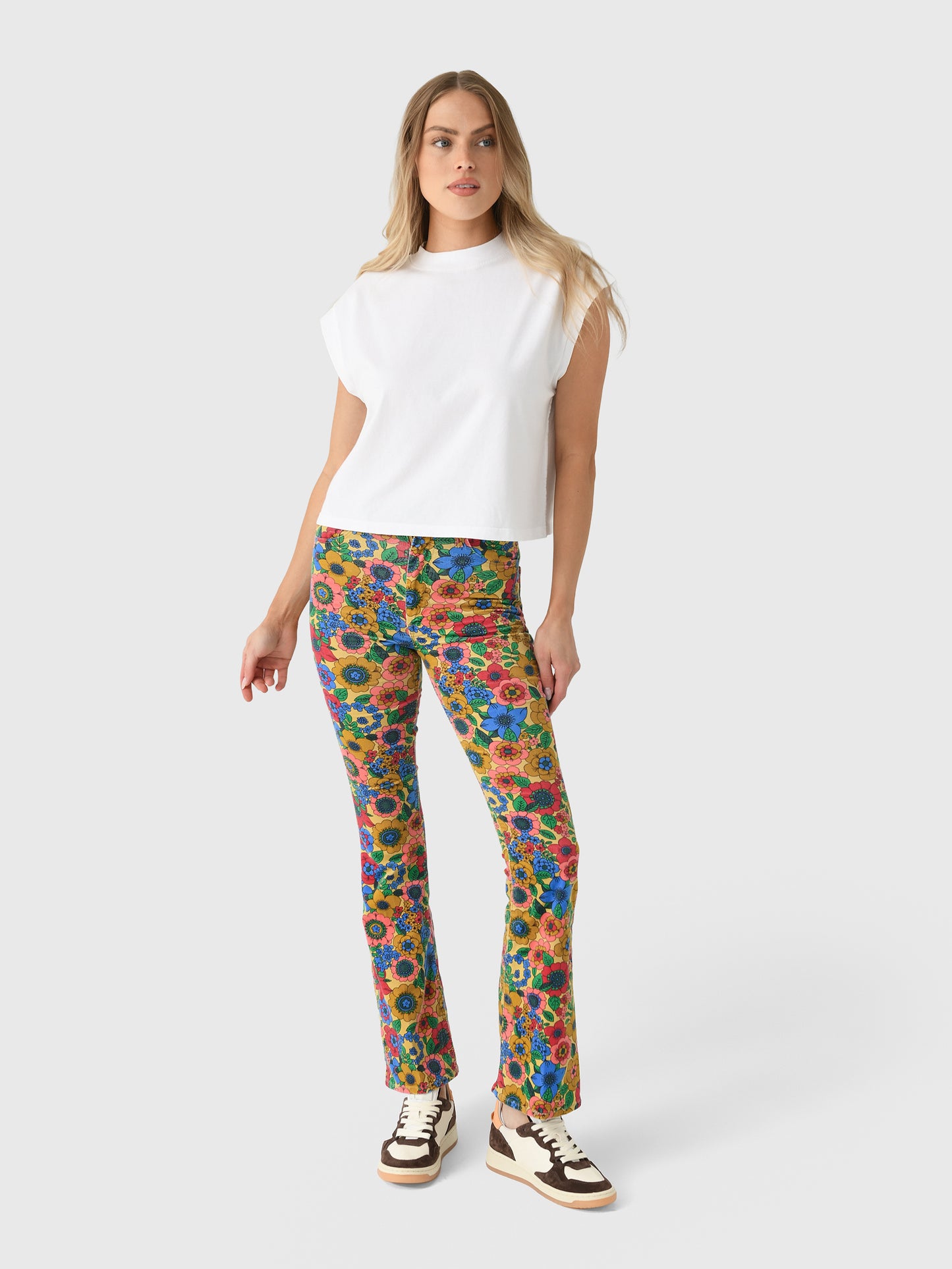 1905-1804xTRACKANDFLOWERS-alt1