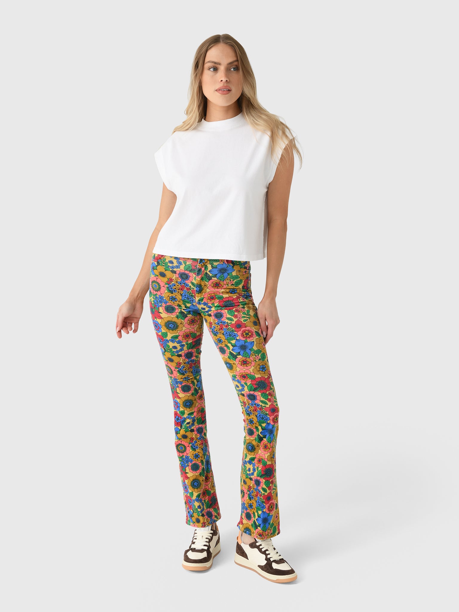 1905-1804xTRACKANDFLOWERS-alt1