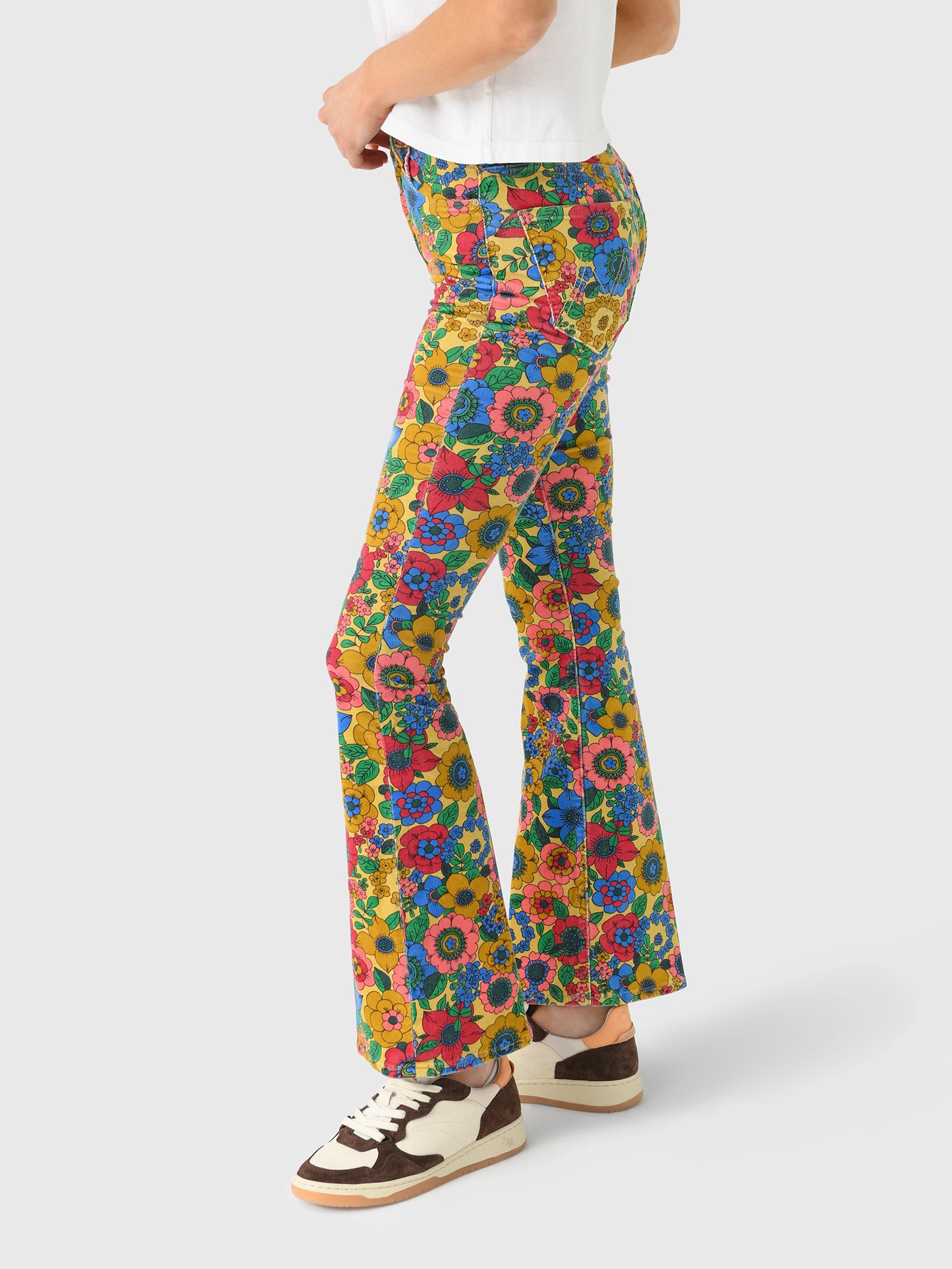 1905-1804xTRACKANDFLOWERS-alt2