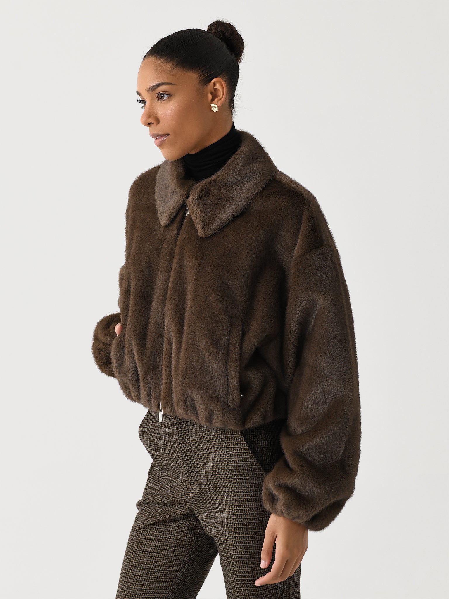 1JAKT00873xBROWN-alt2