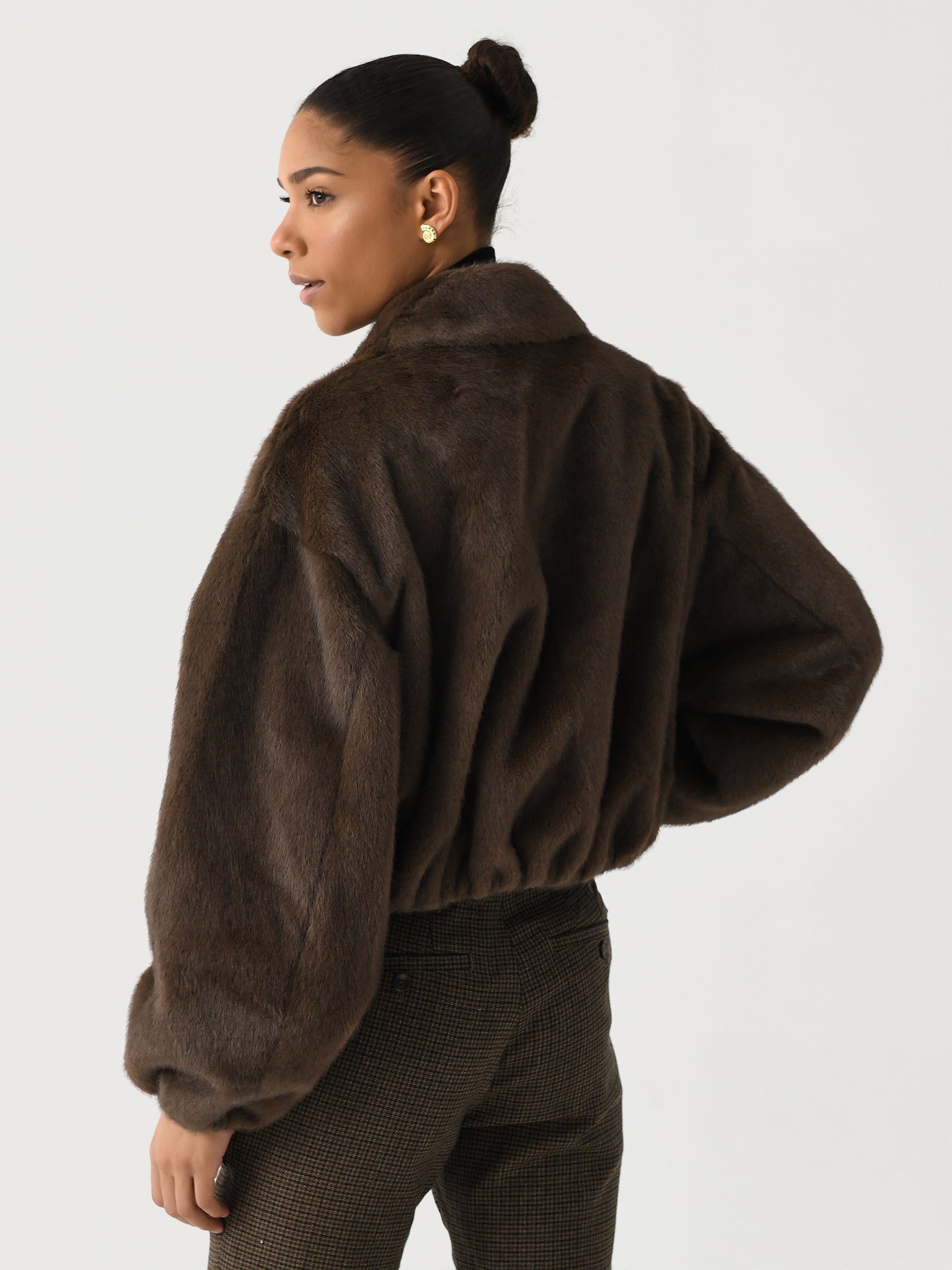 1JAKT00873xBROWN-alt3