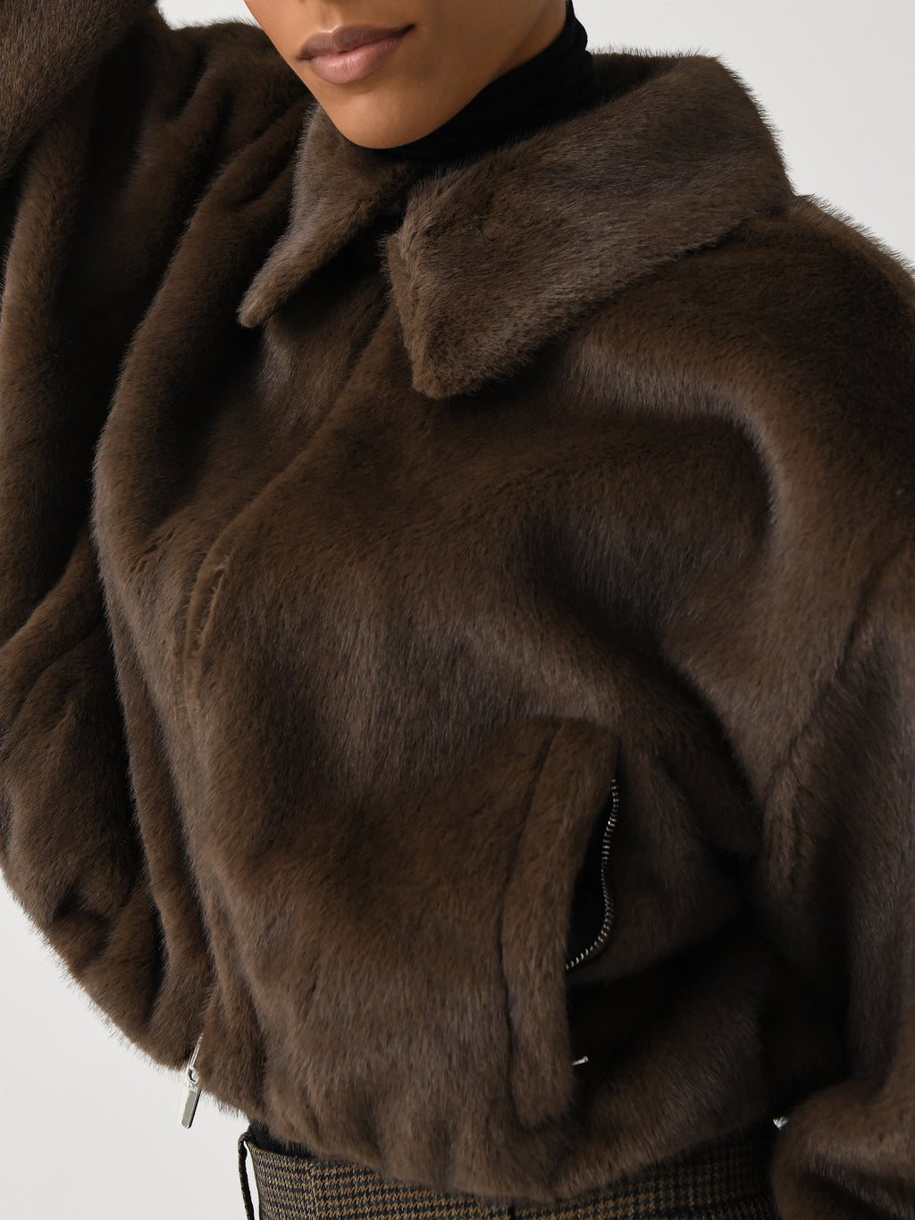 1JAKT00873xBROWN-alt4