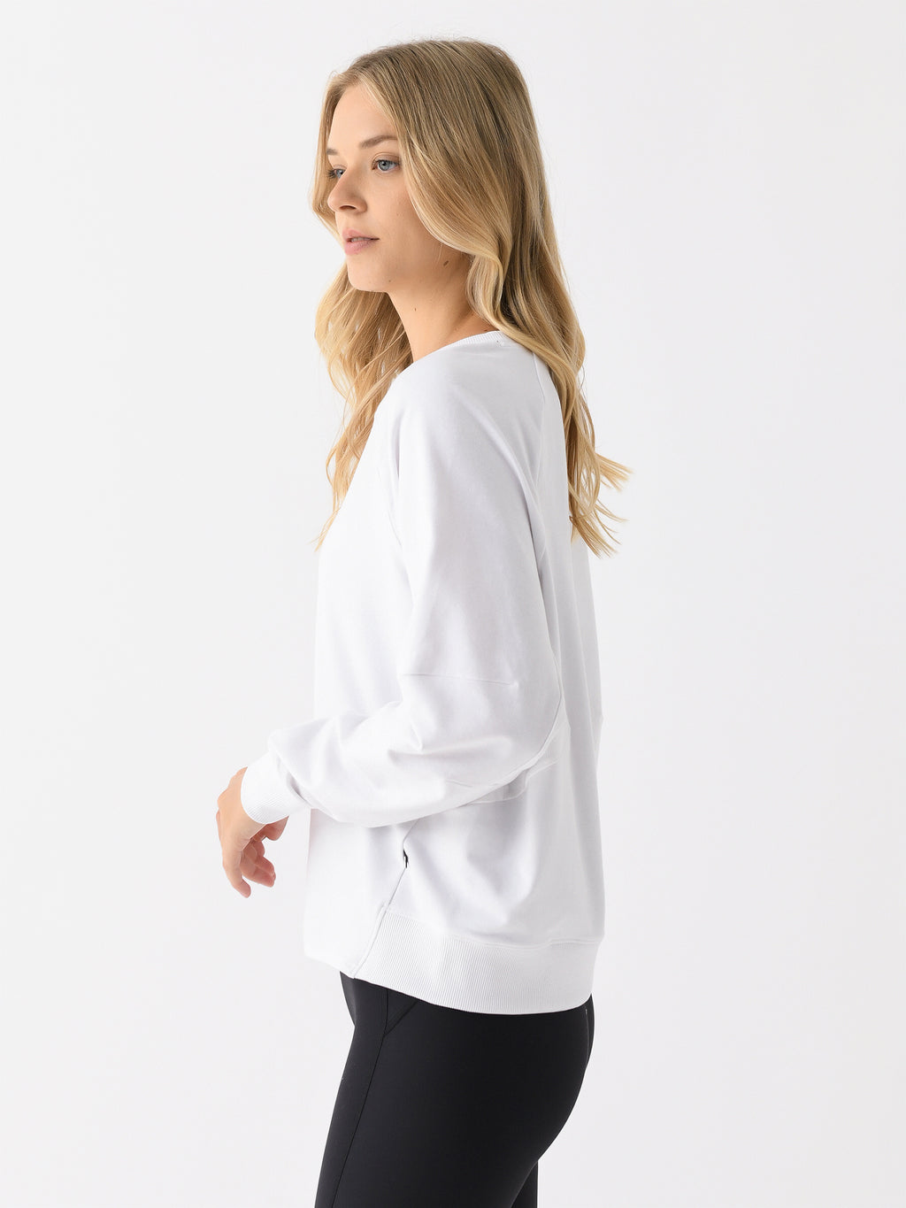 1WD30140069xWHITE-alt2