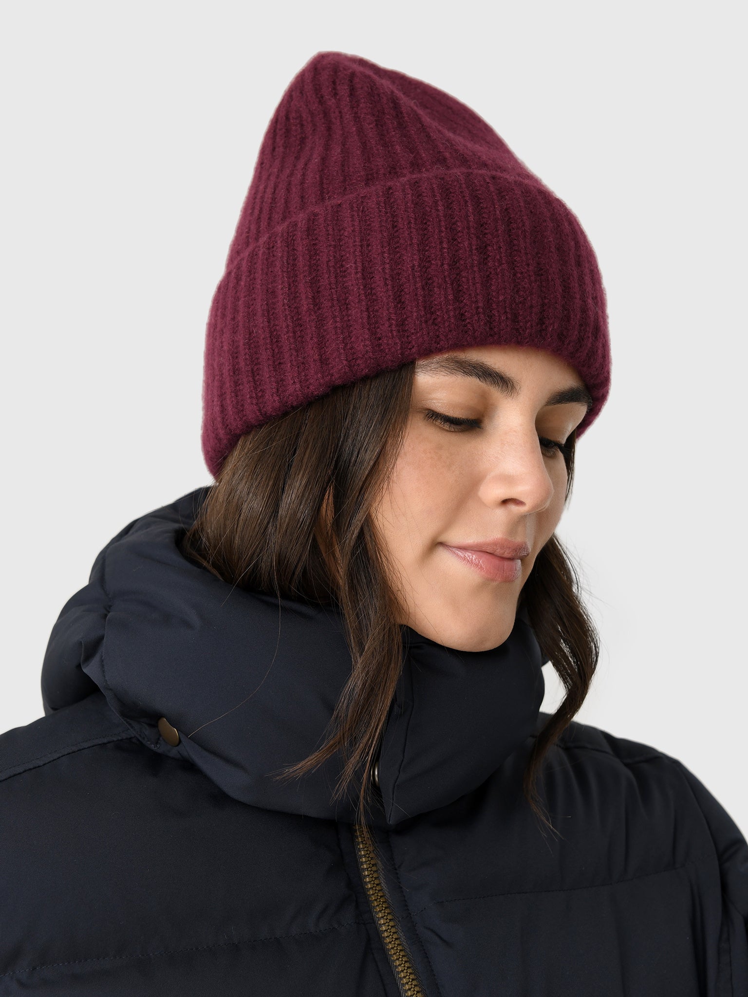 White + Warren Women's Cashmere Luxe Ribbed Beanie - Saint Bernard