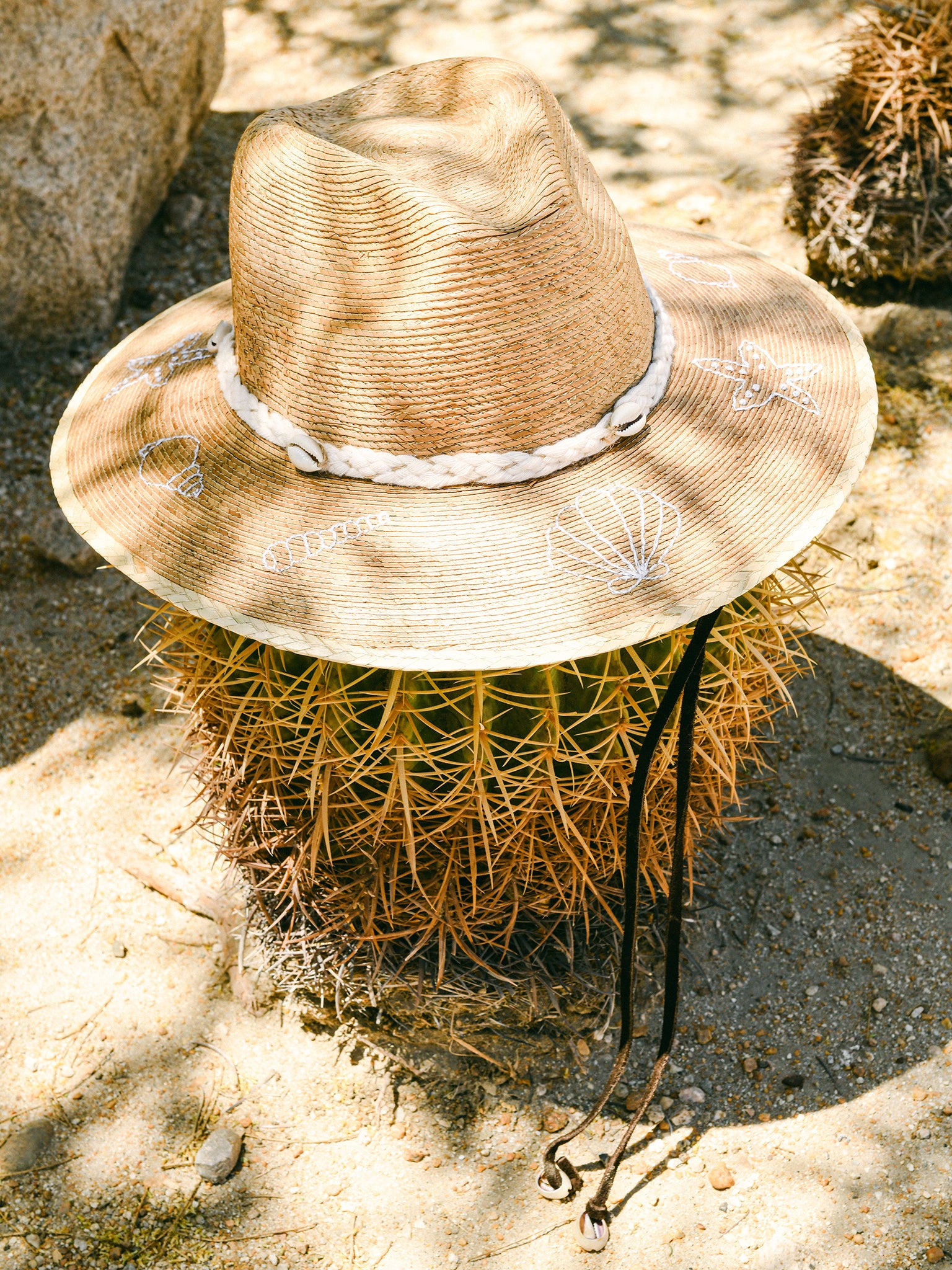 21008__xWHITEANDGOLD-alt2