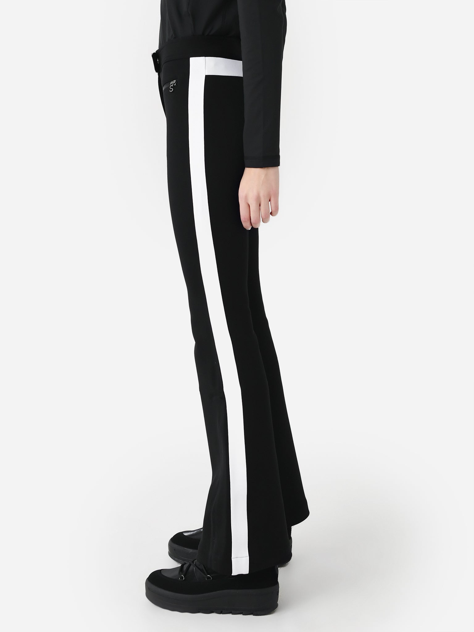 2216021xBLACKSNOW-alt2