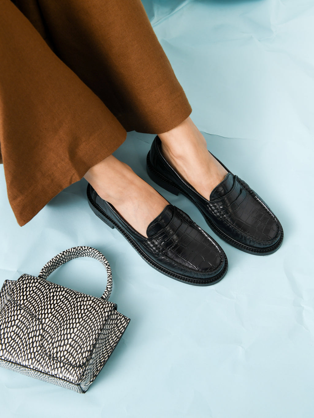 Vinnys Women's Yardee Mocassin Loafer - Saint Bernard