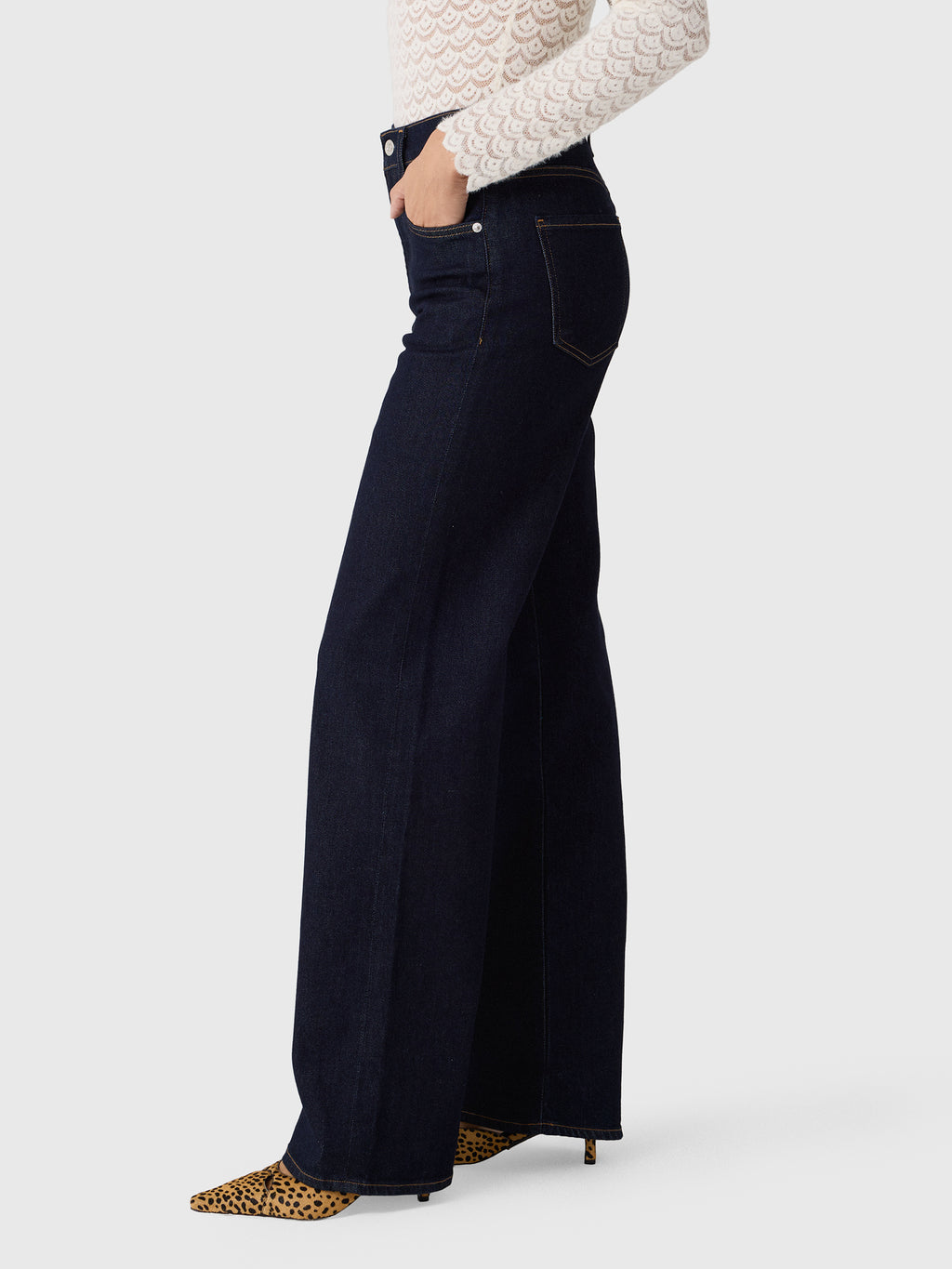 Citizens Of Humanity Women's Annina Straight Leg 33" Jean - Saint Bernard