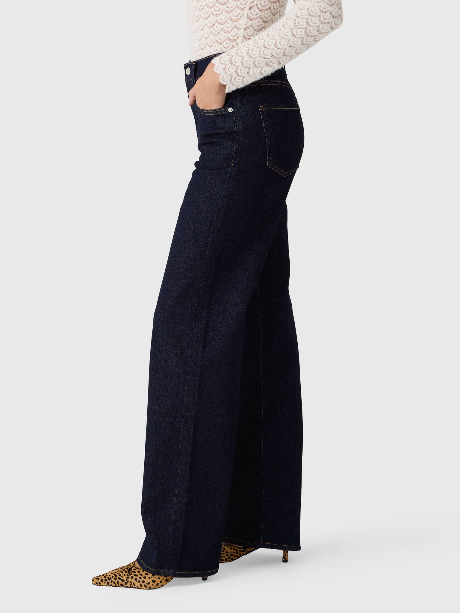 Citizens Of Humanity Women's Annina Straight Leg 33" Jean - Saint Bernard