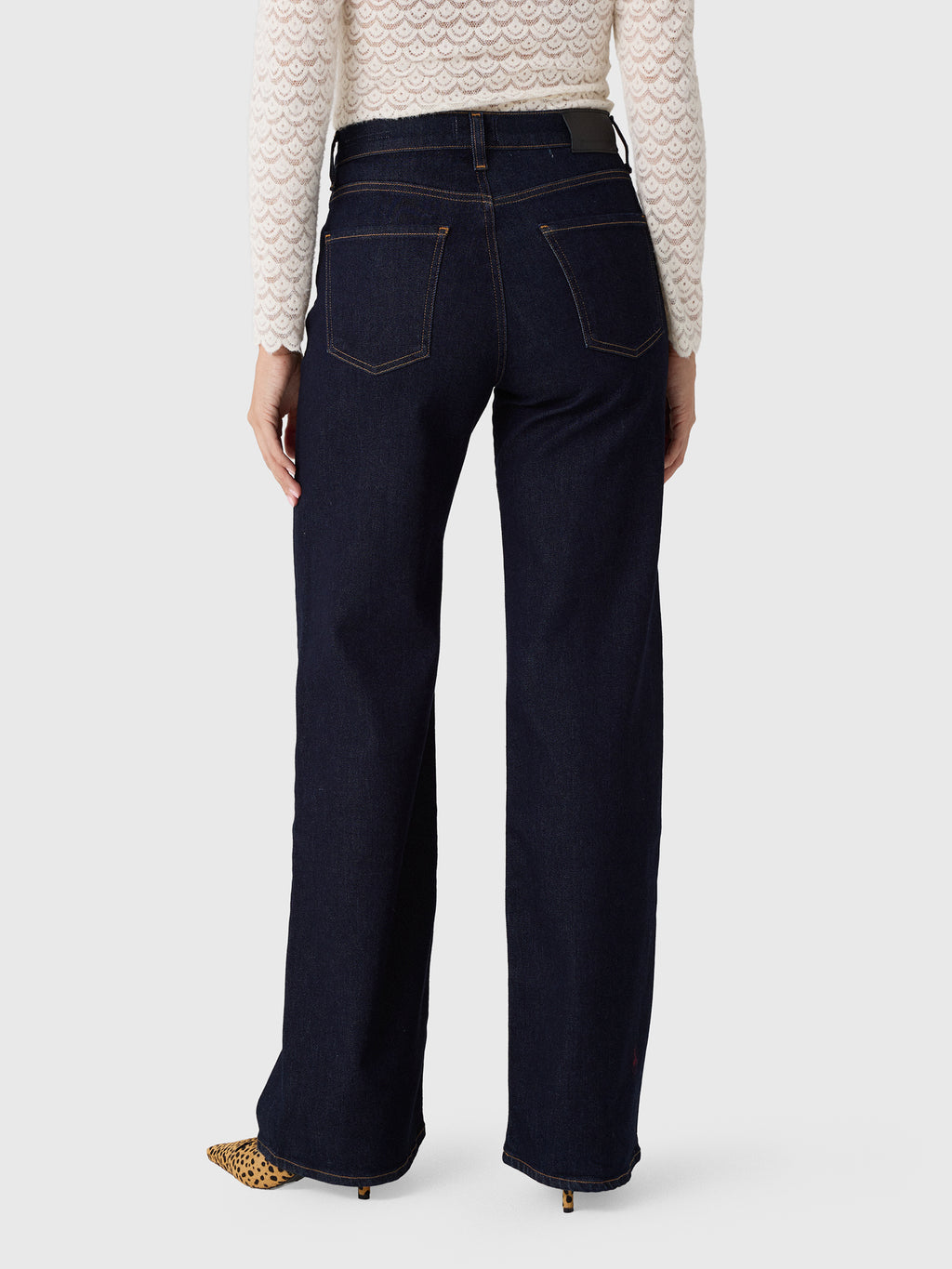Citizens Of Humanity Women's Annina Straight Leg 33" Jean - Saint Bernard
