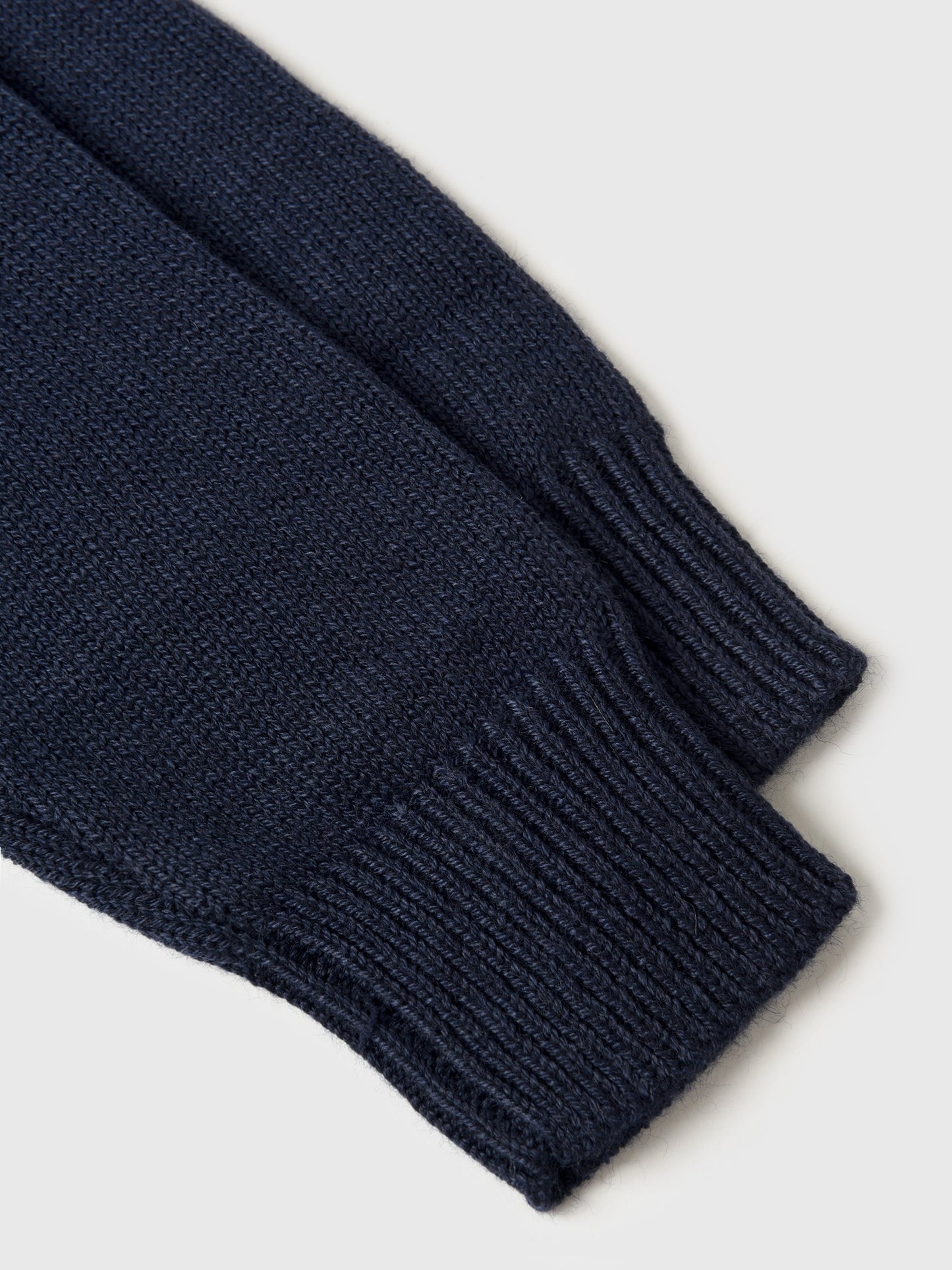 24HBR132AxNAVYSANTA-alt2