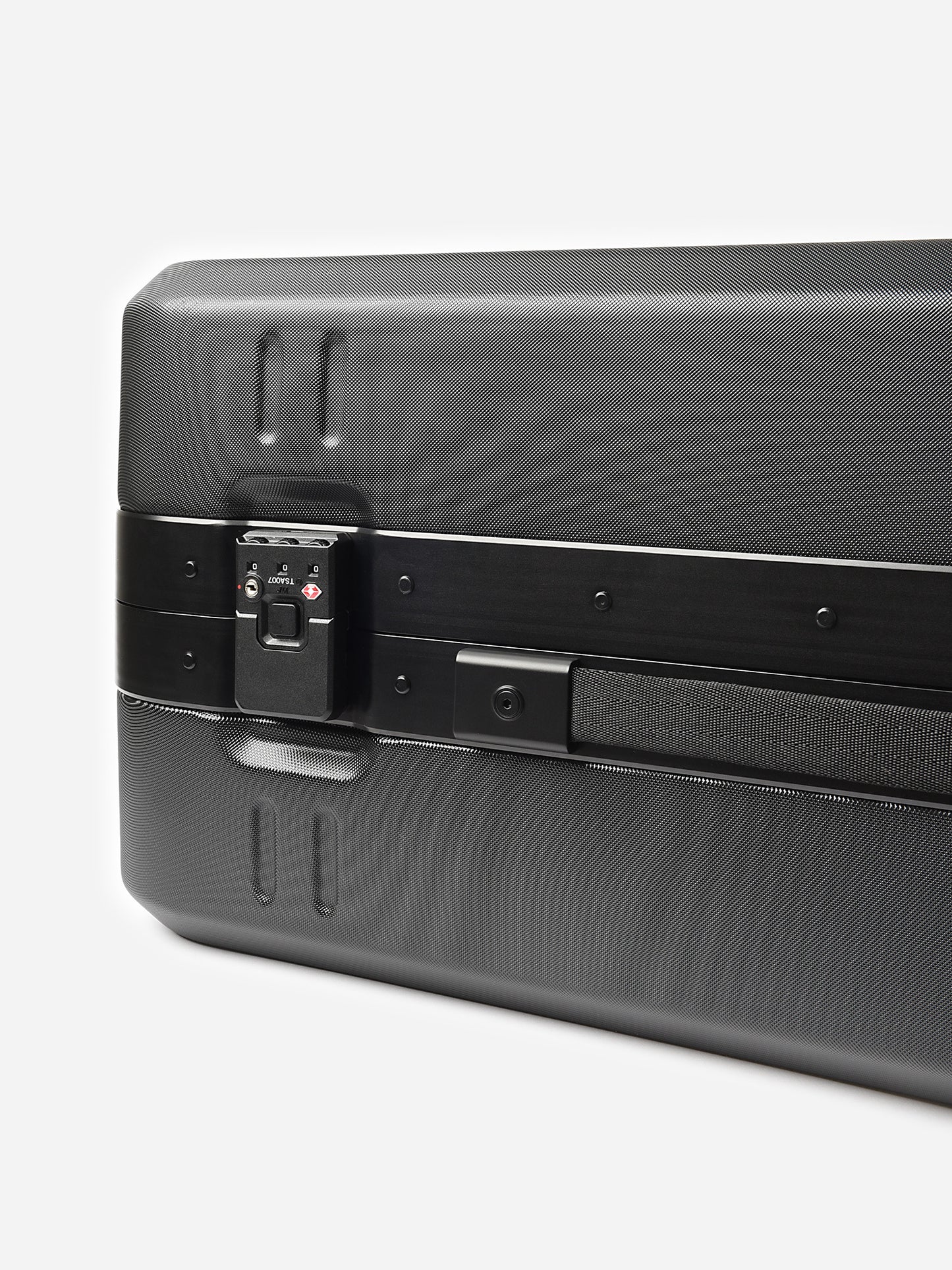 300023200xBLACKOUT-alt3