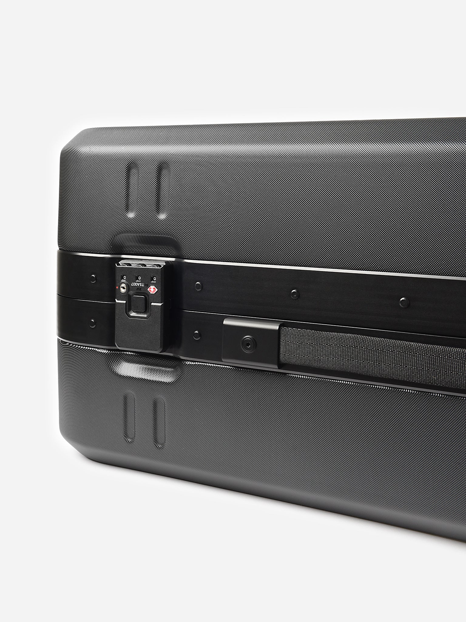 300023200xBLACKOUT-alt3