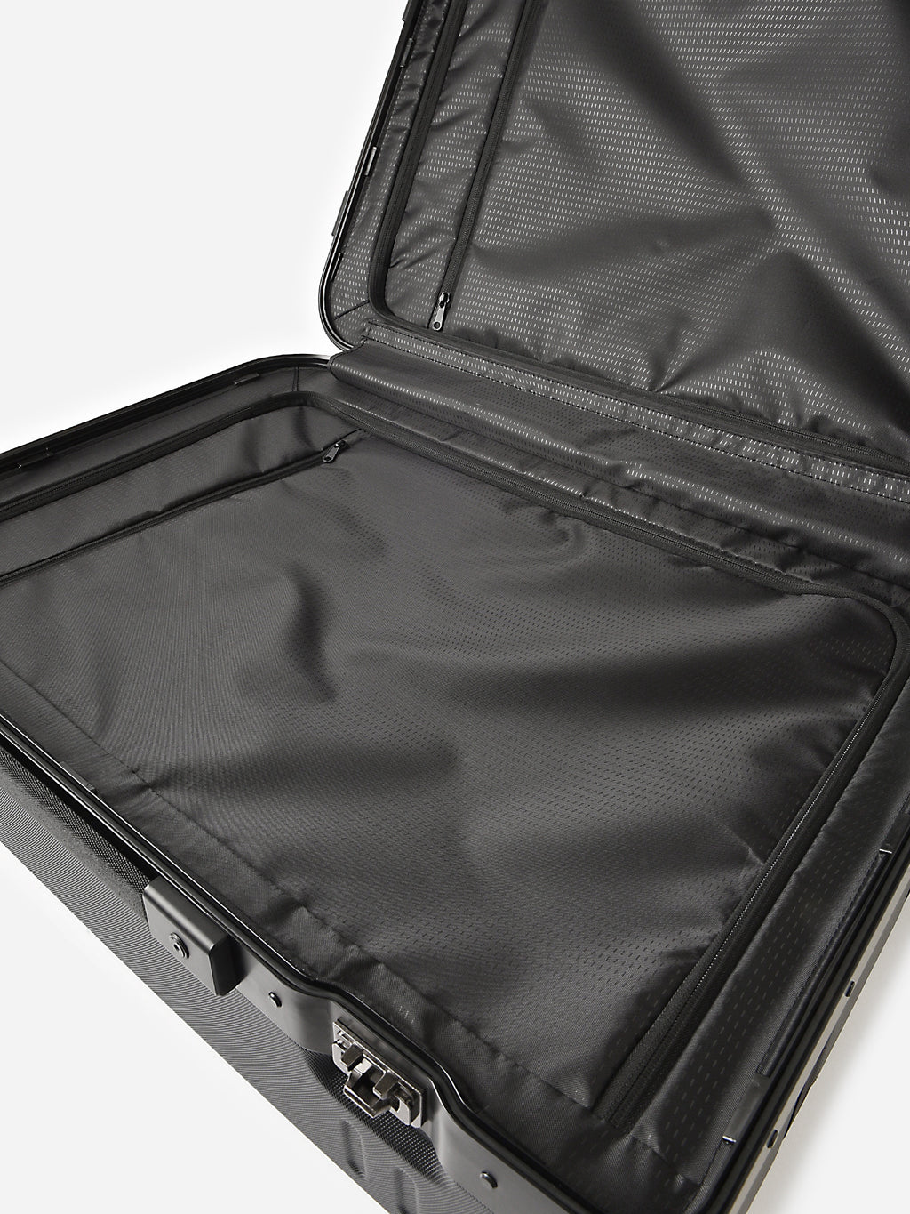 300023200xBLACKOUT-alt4