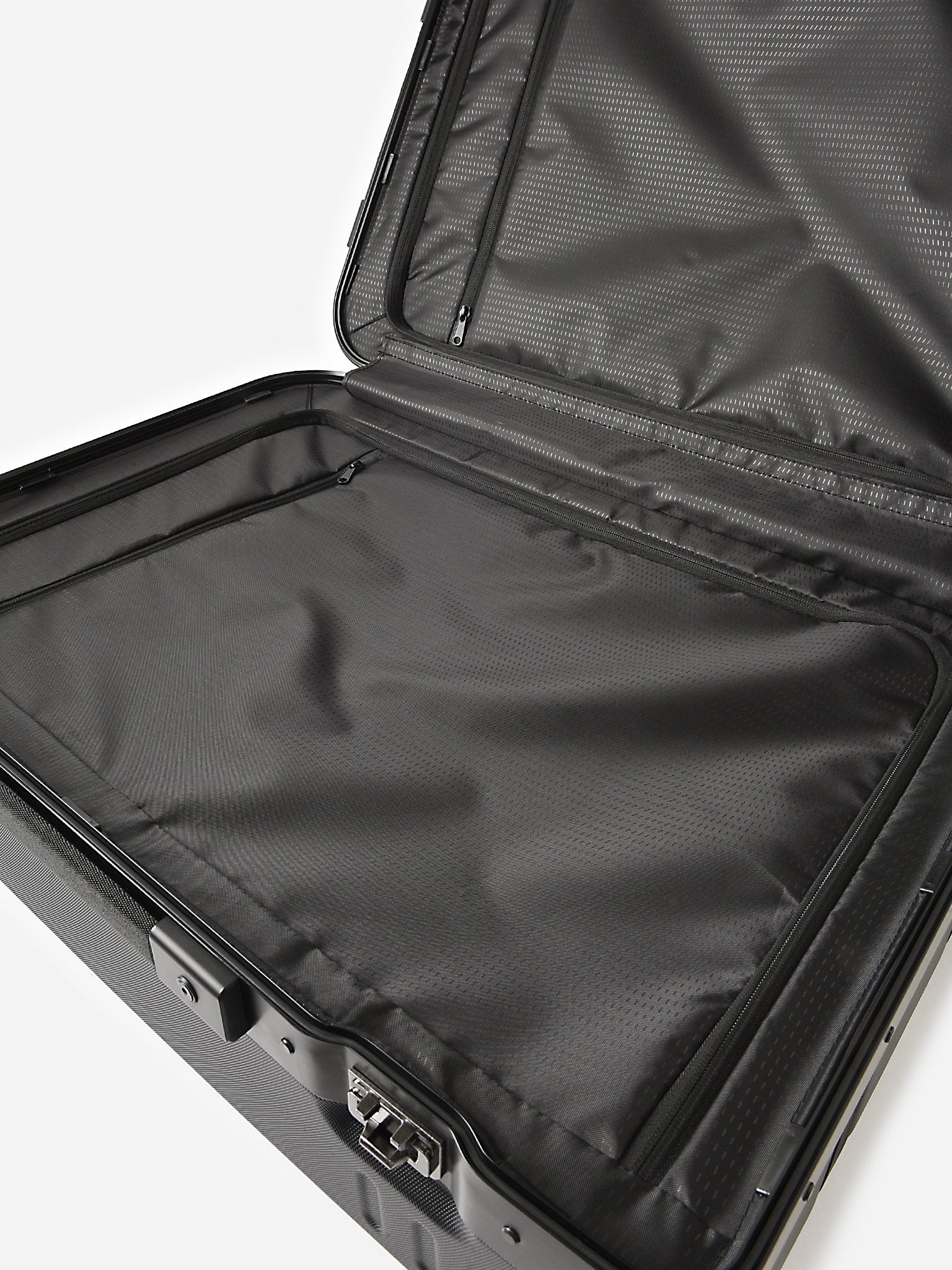 300023200xBLACKOUT-alt4