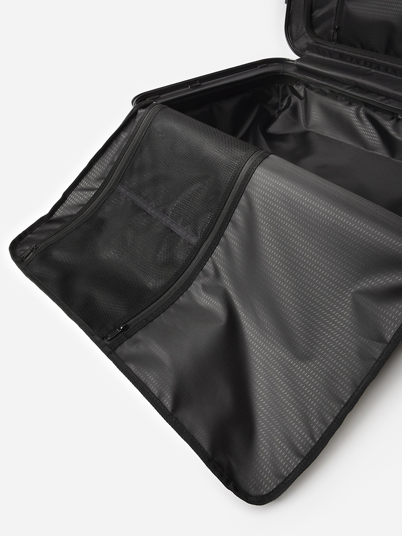 300023200xBLACKOUT-alt5